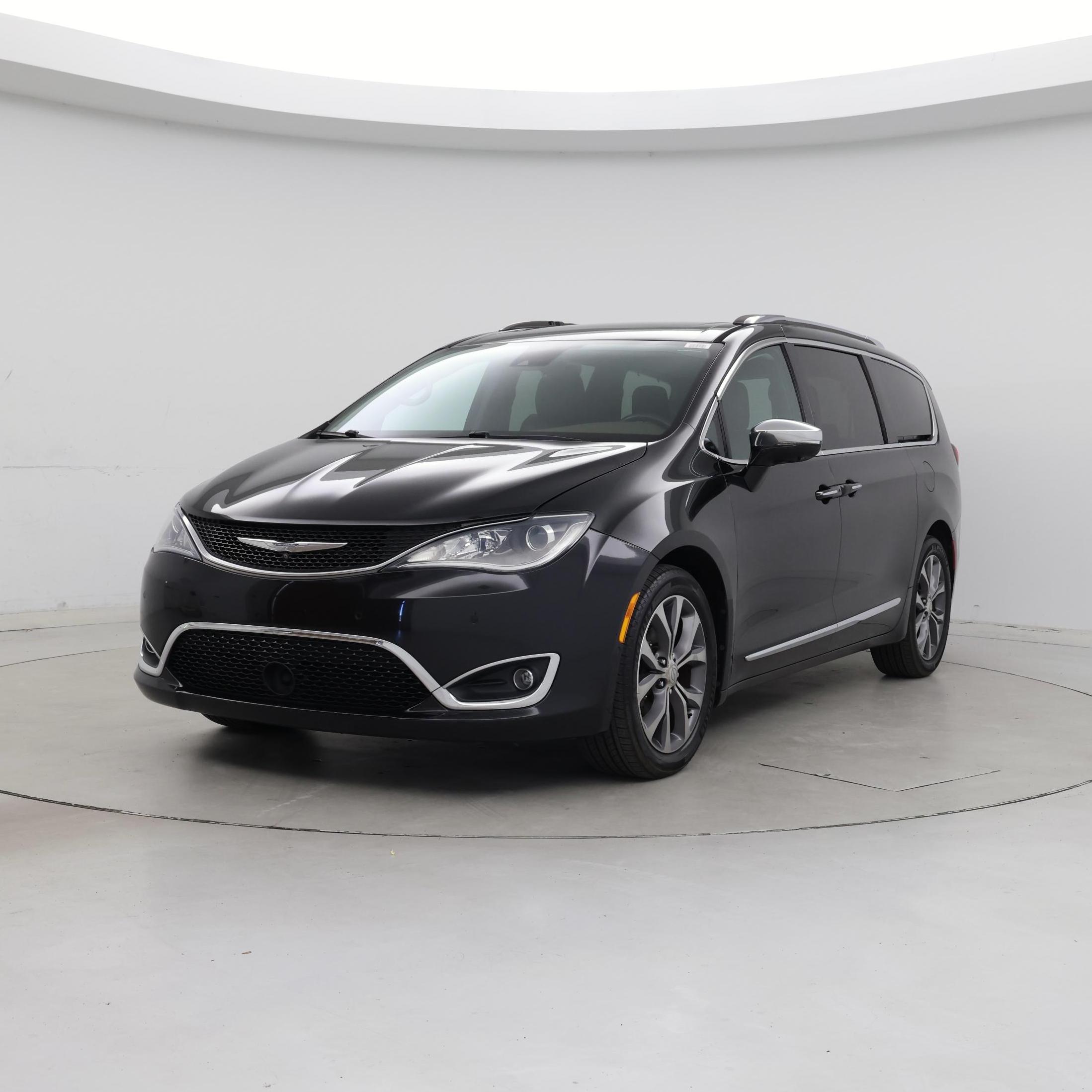 Thumbnail: 2017 Chrysler Pacifica - 4