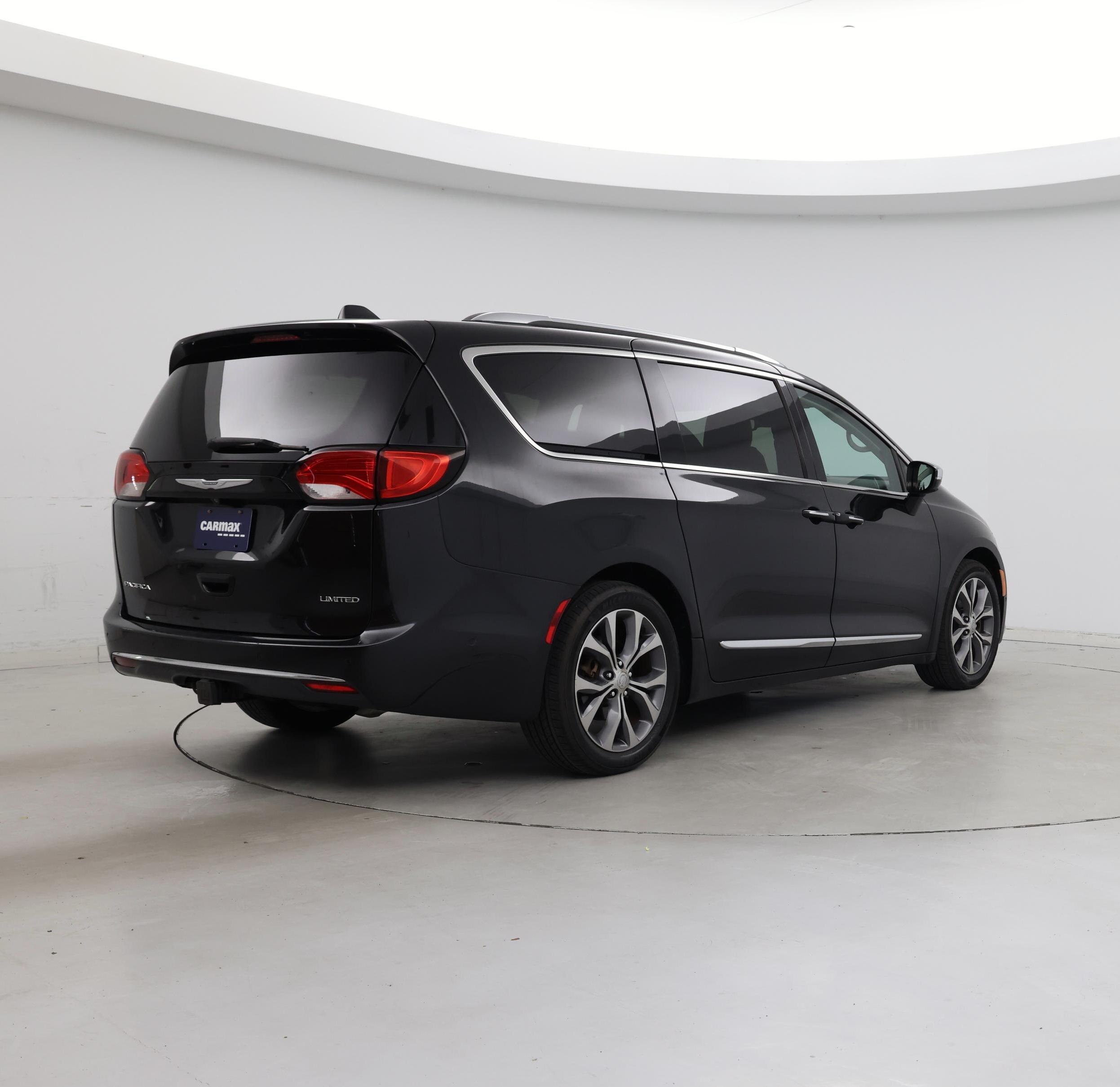 Thumbnail: 2017 Chrysler Pacifica - 8