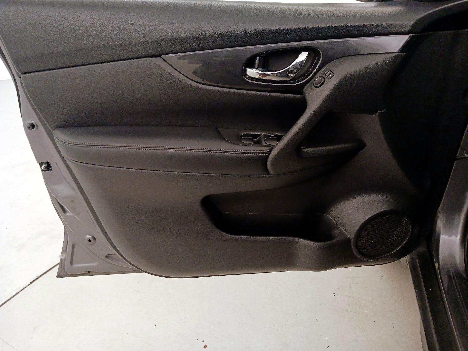 Thumbnail: 2018 Nissan Rogue - 12