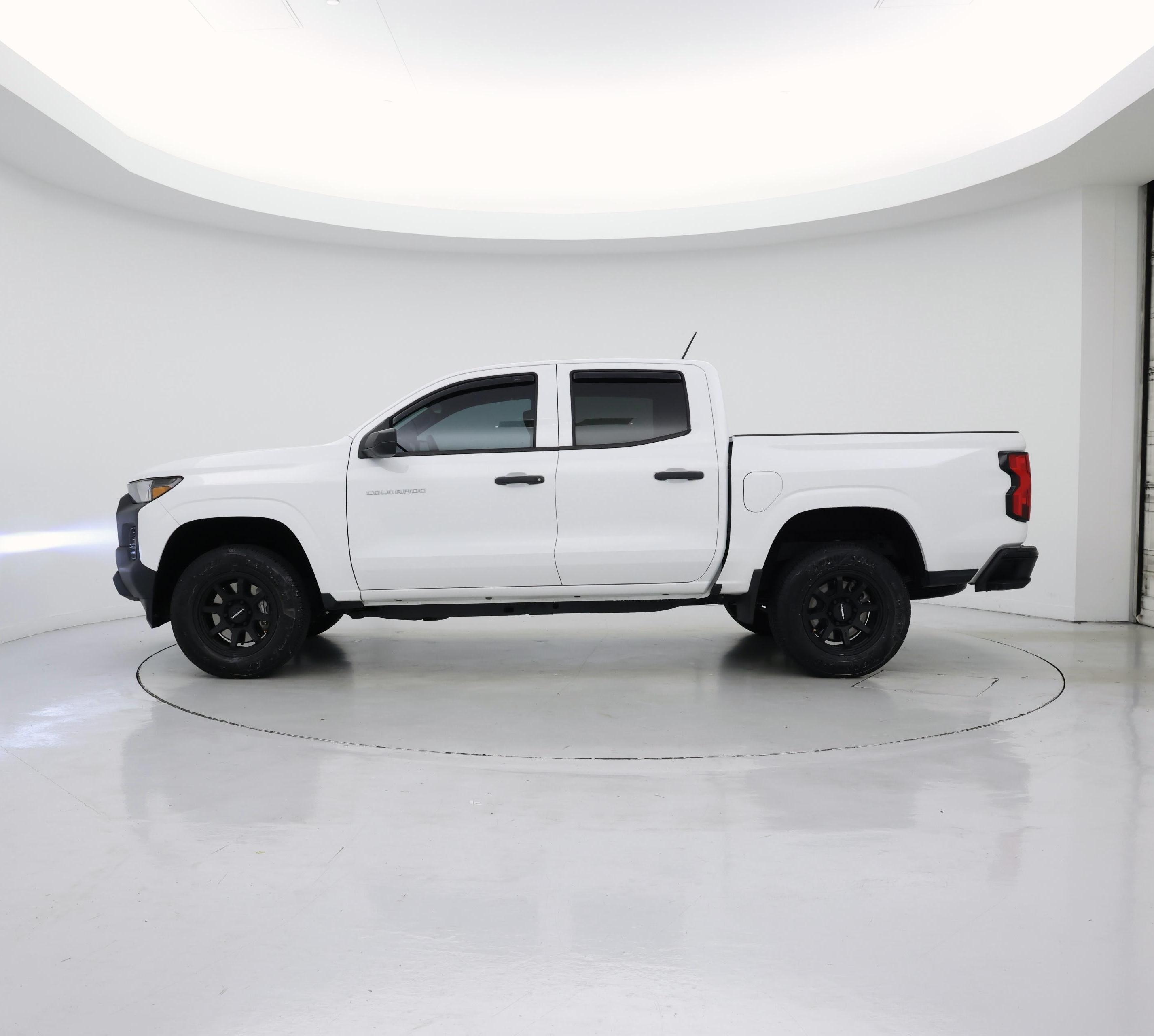 Thumbnail: 2023 Chevrolet Colorado - 3