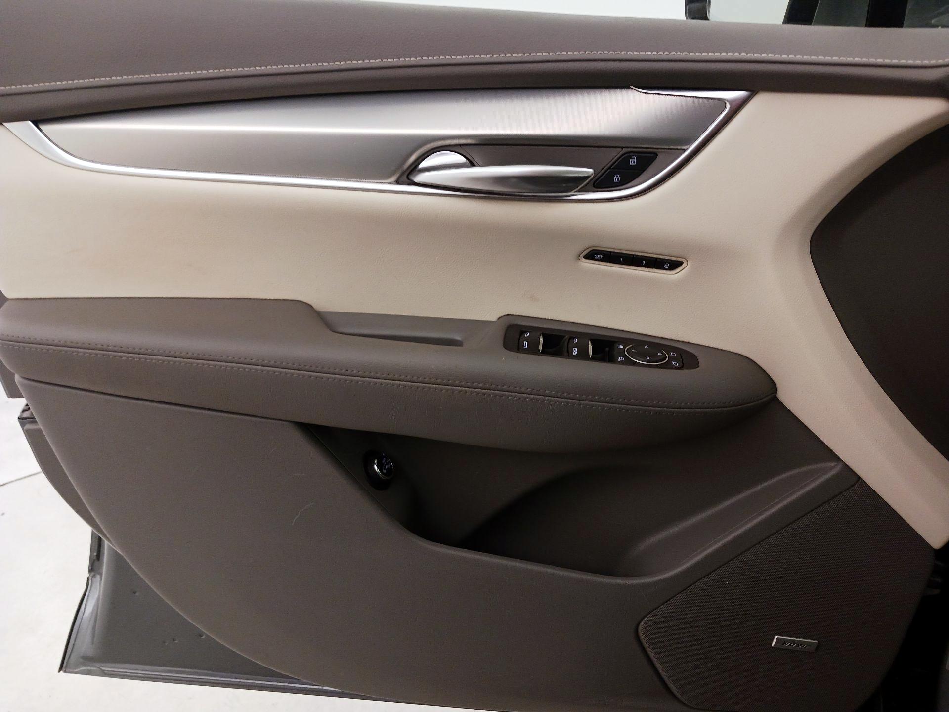 Thumbnail: 2022 Cadillac XT5 - 12