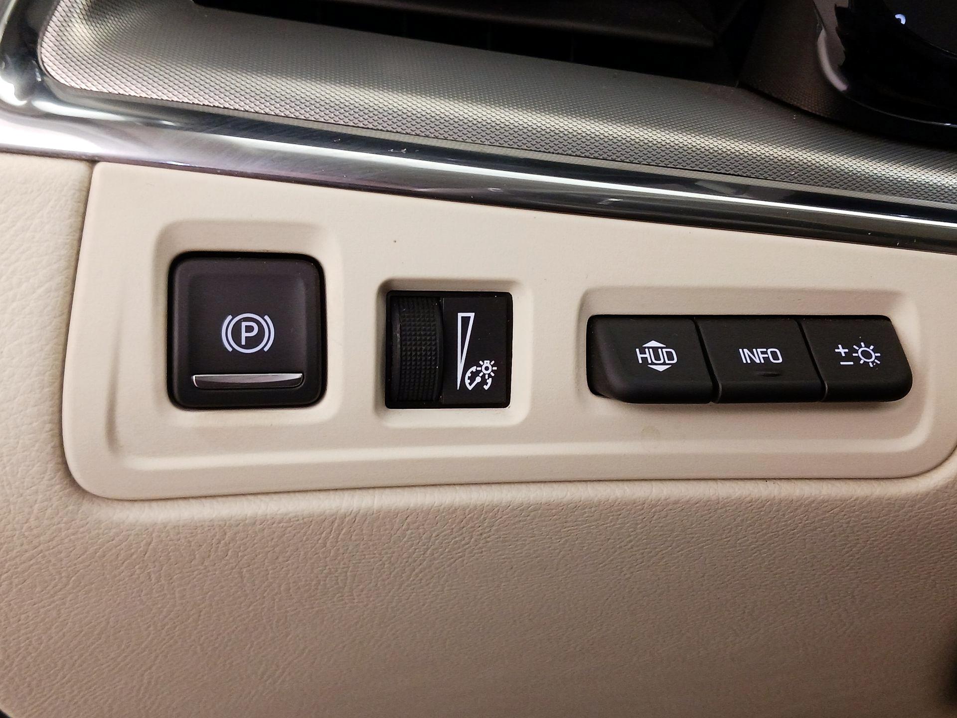 Thumbnail: 2022 Cadillac XT5 - 13