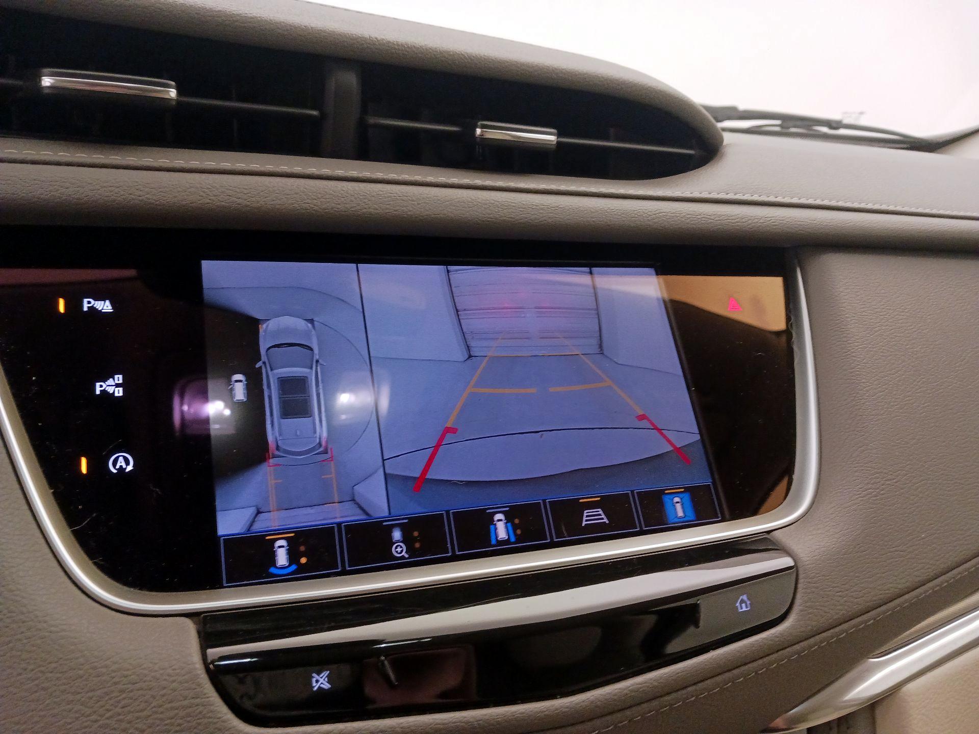 Thumbnail: 2022 Cadillac XT5 - 14