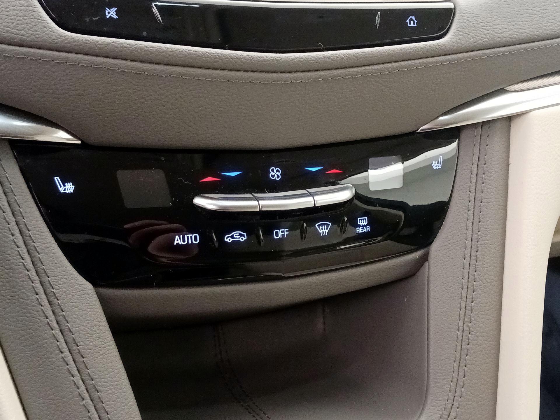 Thumbnail: 2022 Cadillac XT5 - 16