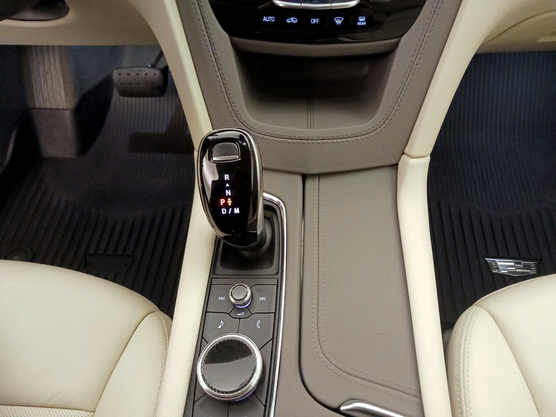 Thumbnail: 2022 Cadillac XT5 - 17