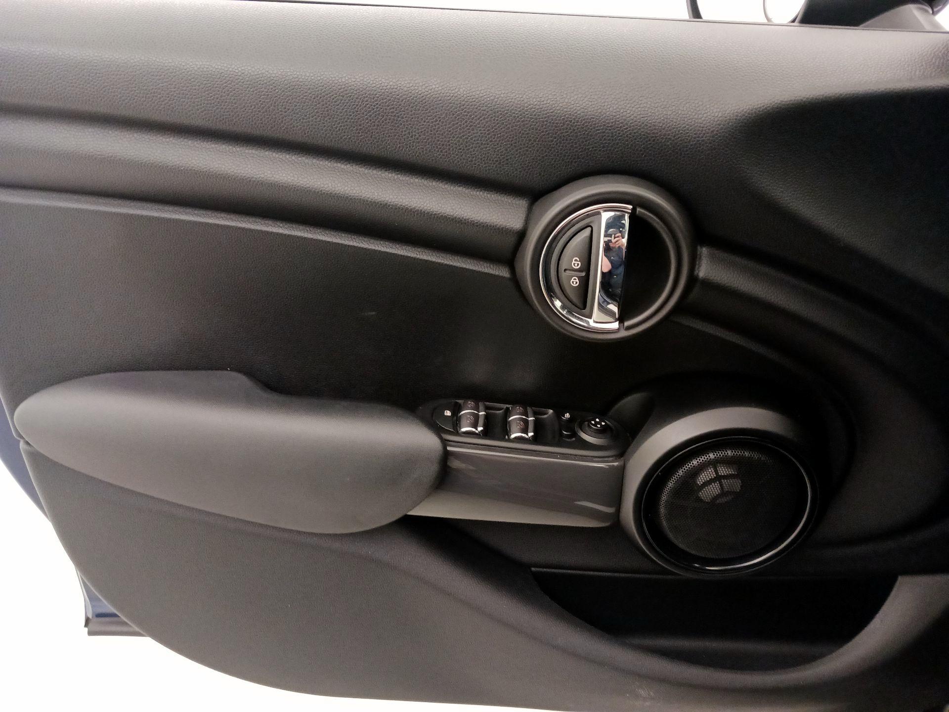 Thumbnail: 2017 MINI Cooper Hardtop - 12