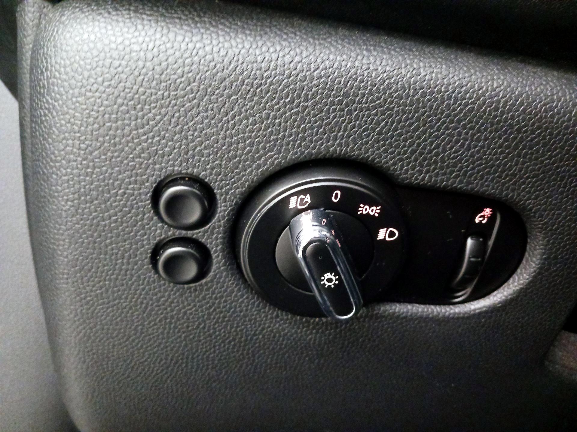 Thumbnail: 2017 MINI Cooper Hardtop - 13