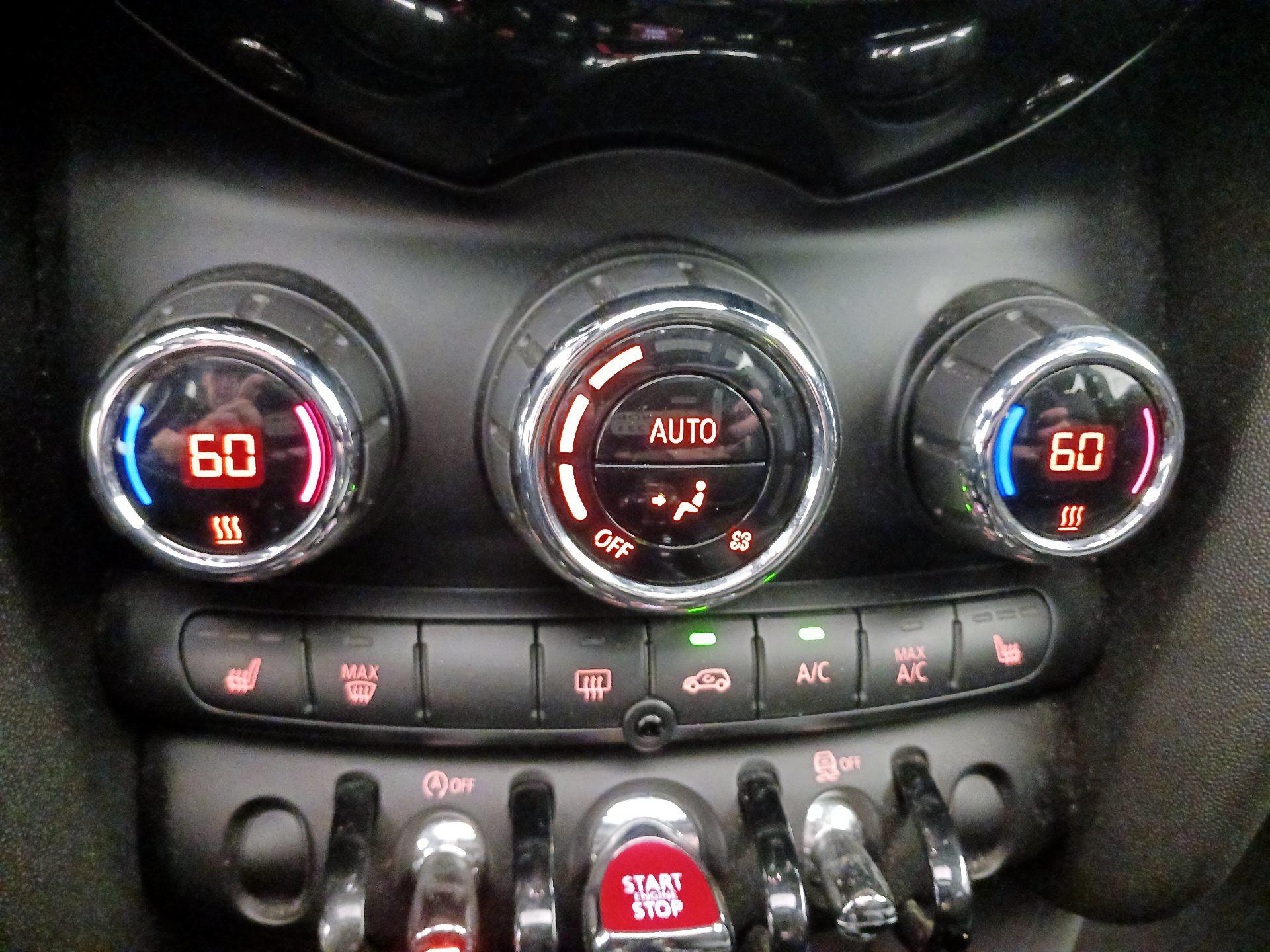 Thumbnail: 2017 MINI Cooper Hardtop - 15