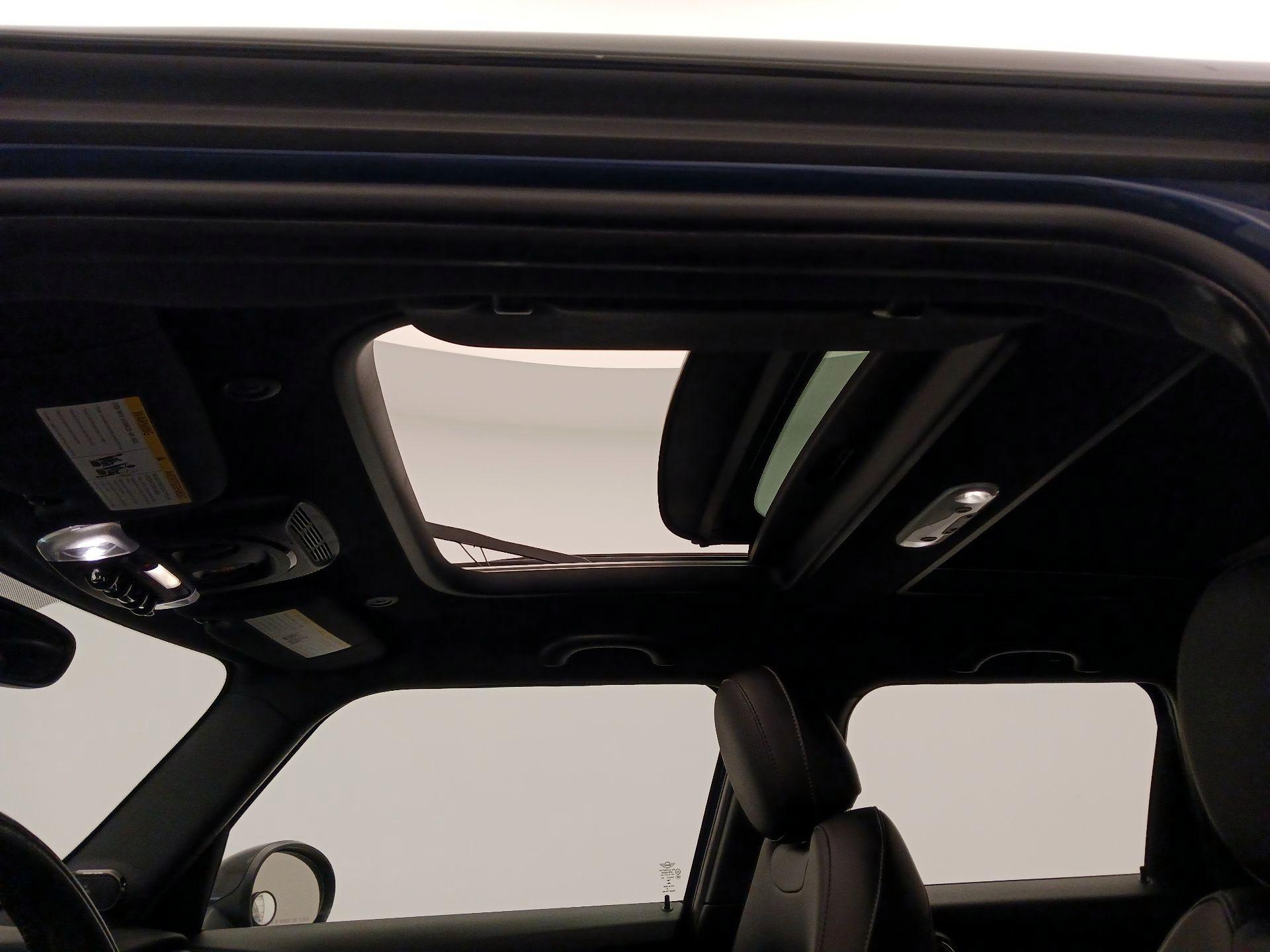 Thumbnail: 2017 MINI Cooper Hardtop - 18