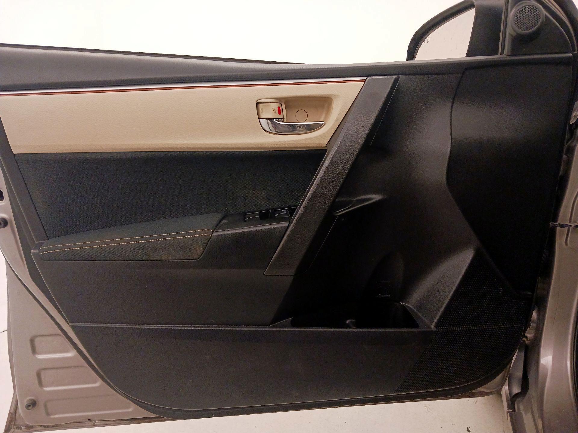 Thumbnail: 2015 Toyota Corolla - 12