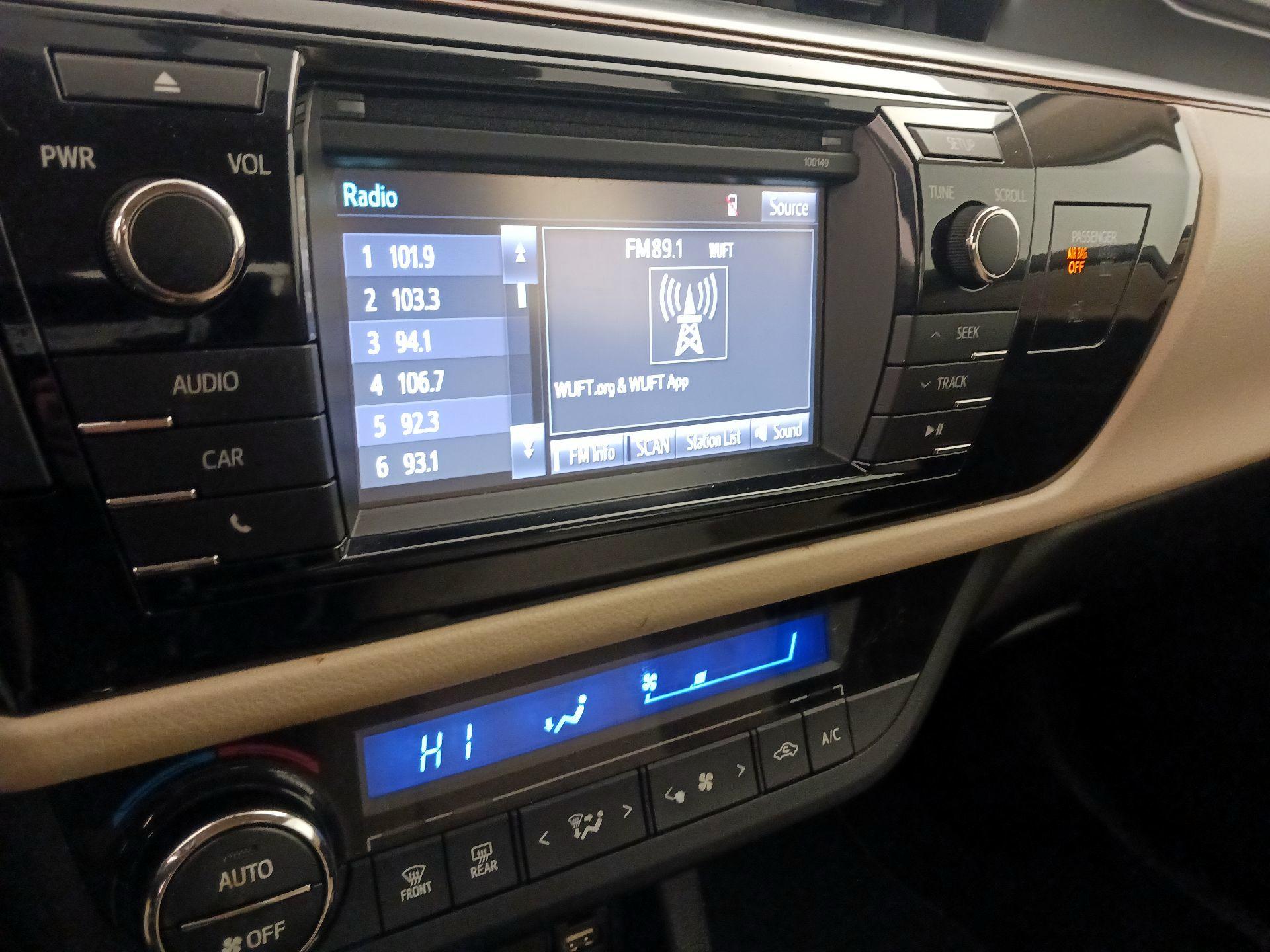 Thumbnail: 2015 Toyota Corolla - 15