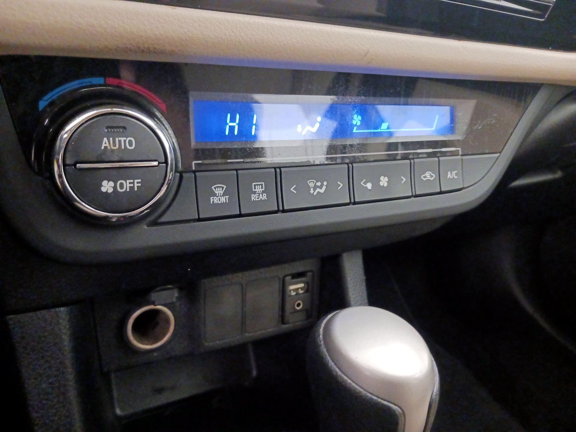 Thumbnail: 2015 Toyota Corolla - 16