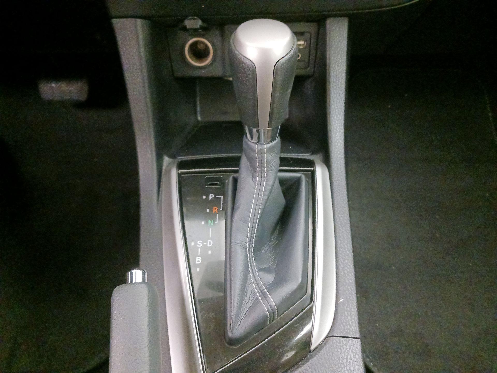 Thumbnail: 2015 Toyota Corolla - 17