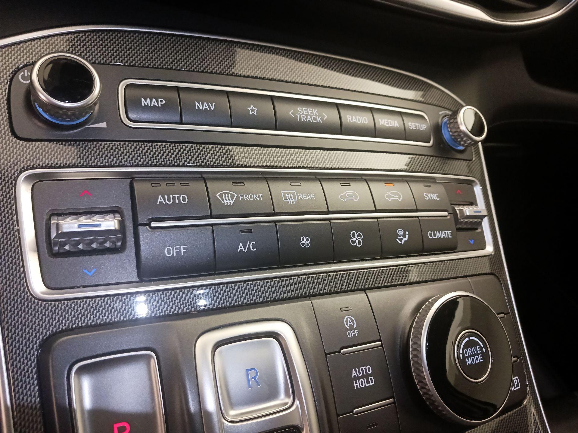 Thumbnail: 2022 Hyundai Santa Fe - 17