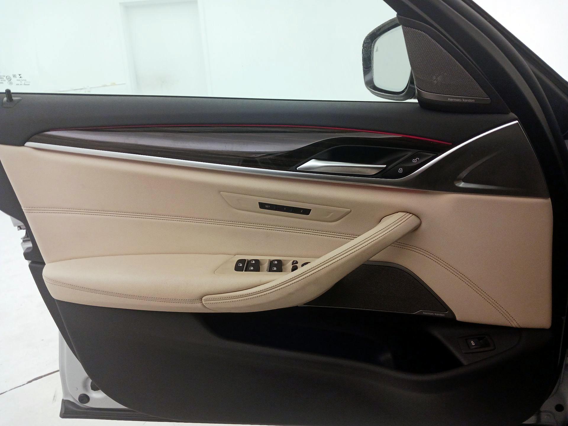 Thumbnail: 2021 BMW 5 Series - 12