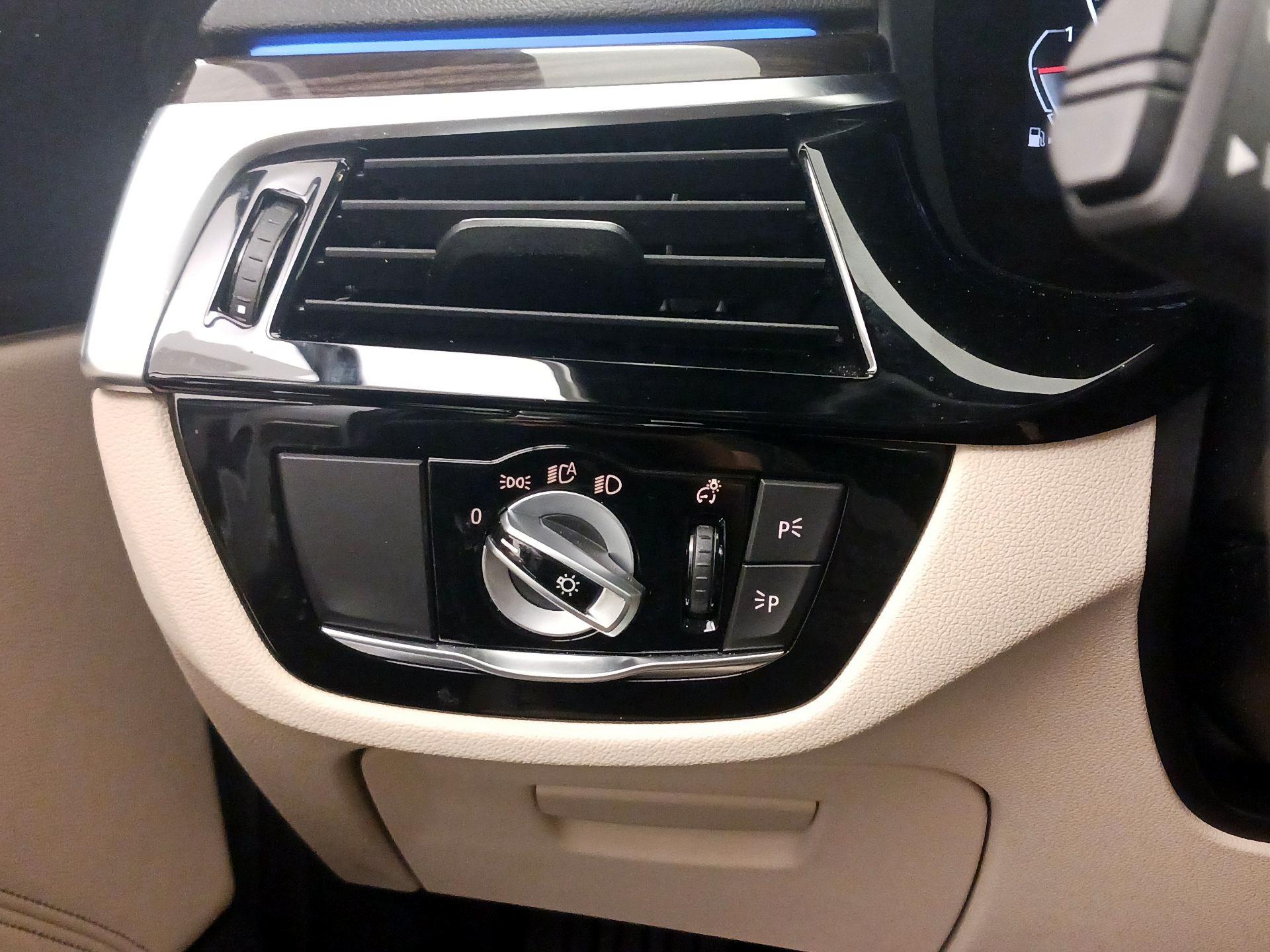 Thumbnail: 2021 BMW 5 Series - 13