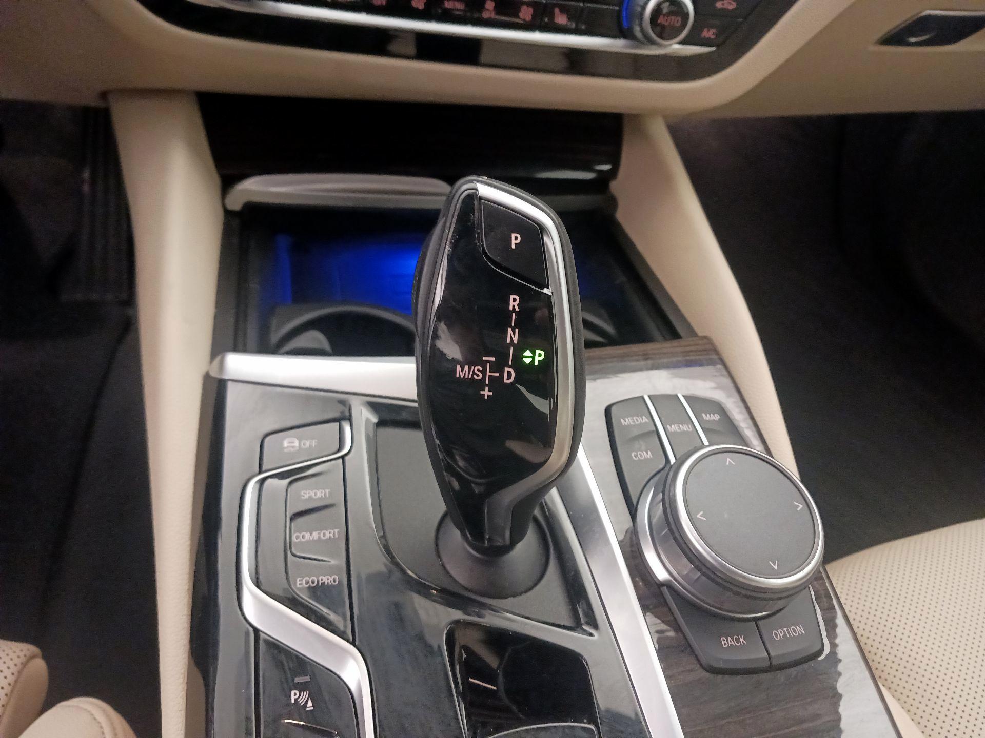 Thumbnail: 2021 BMW 5 Series - 18