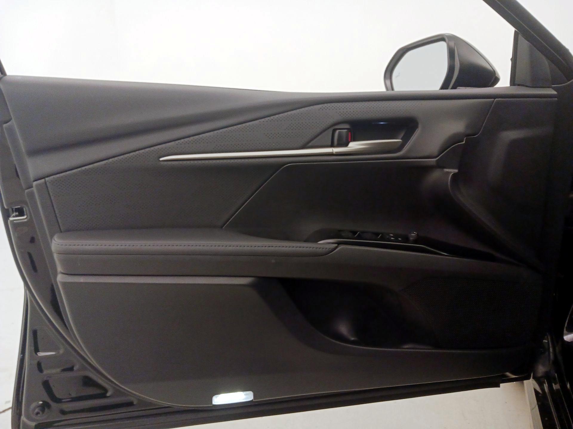 Thumbnail: 2025 Toyota Camry - 12