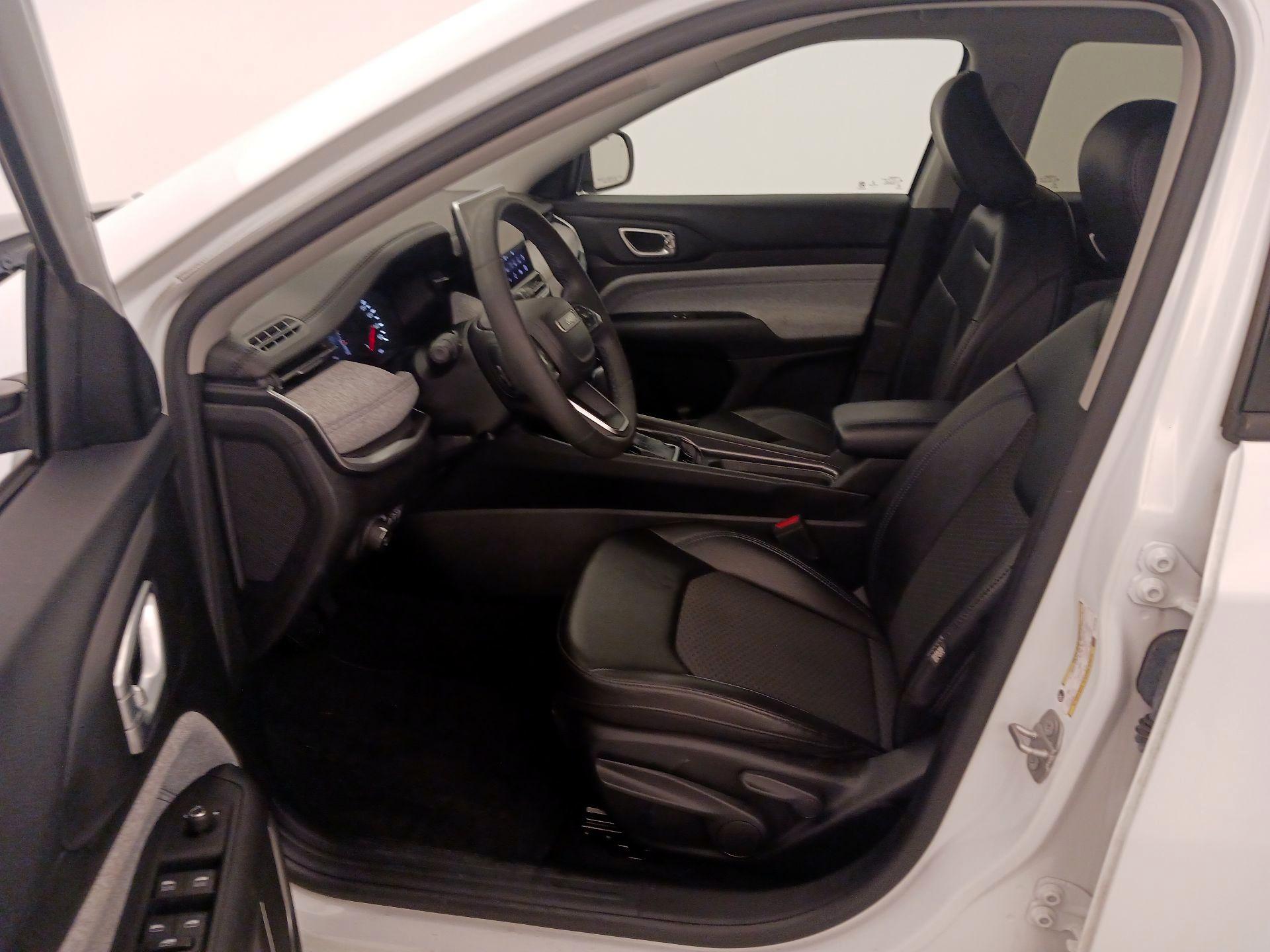 Thumbnail: 2022 Jeep Compass - 11