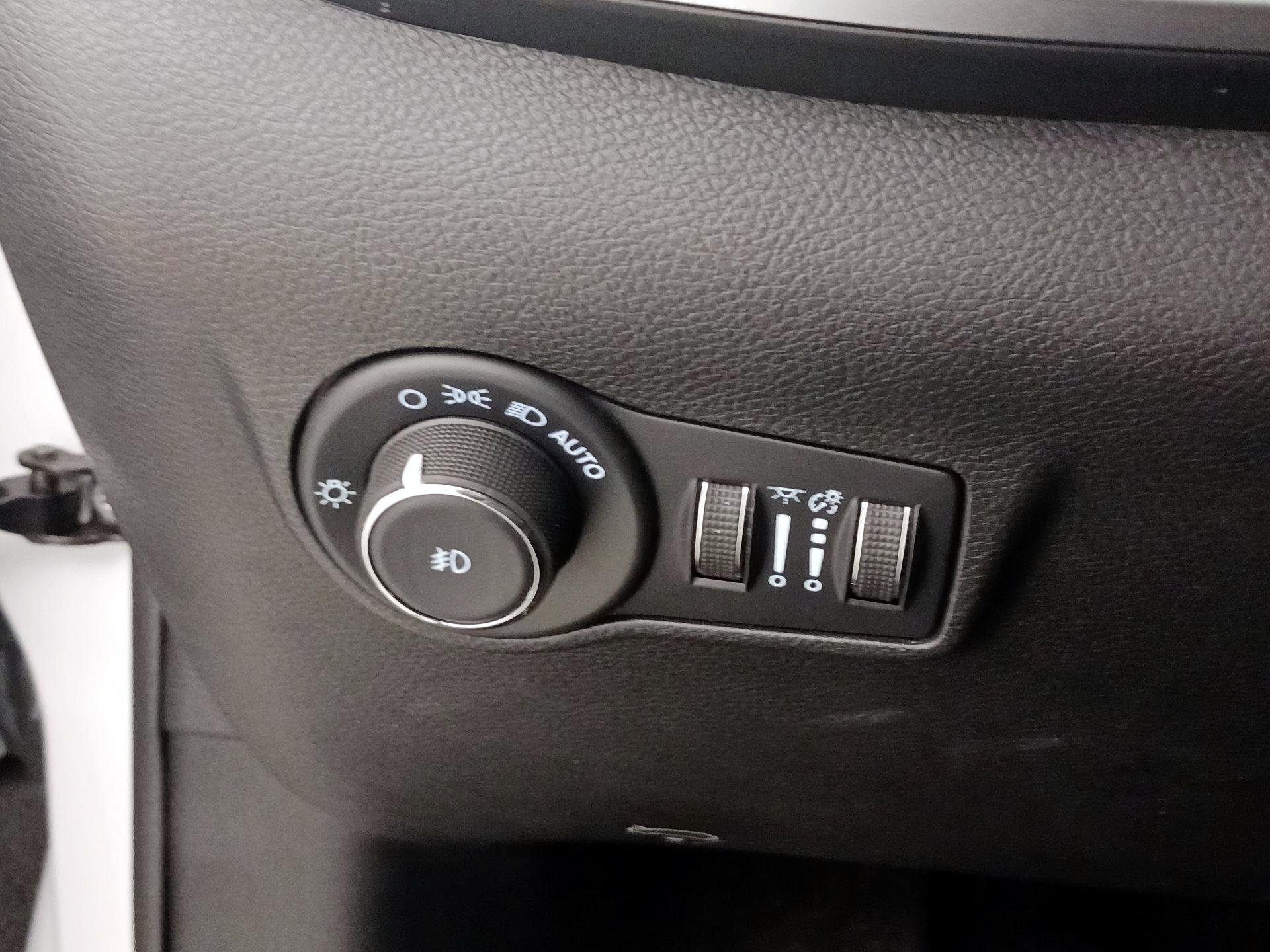 Thumbnail: 2022 Jeep Compass - 13