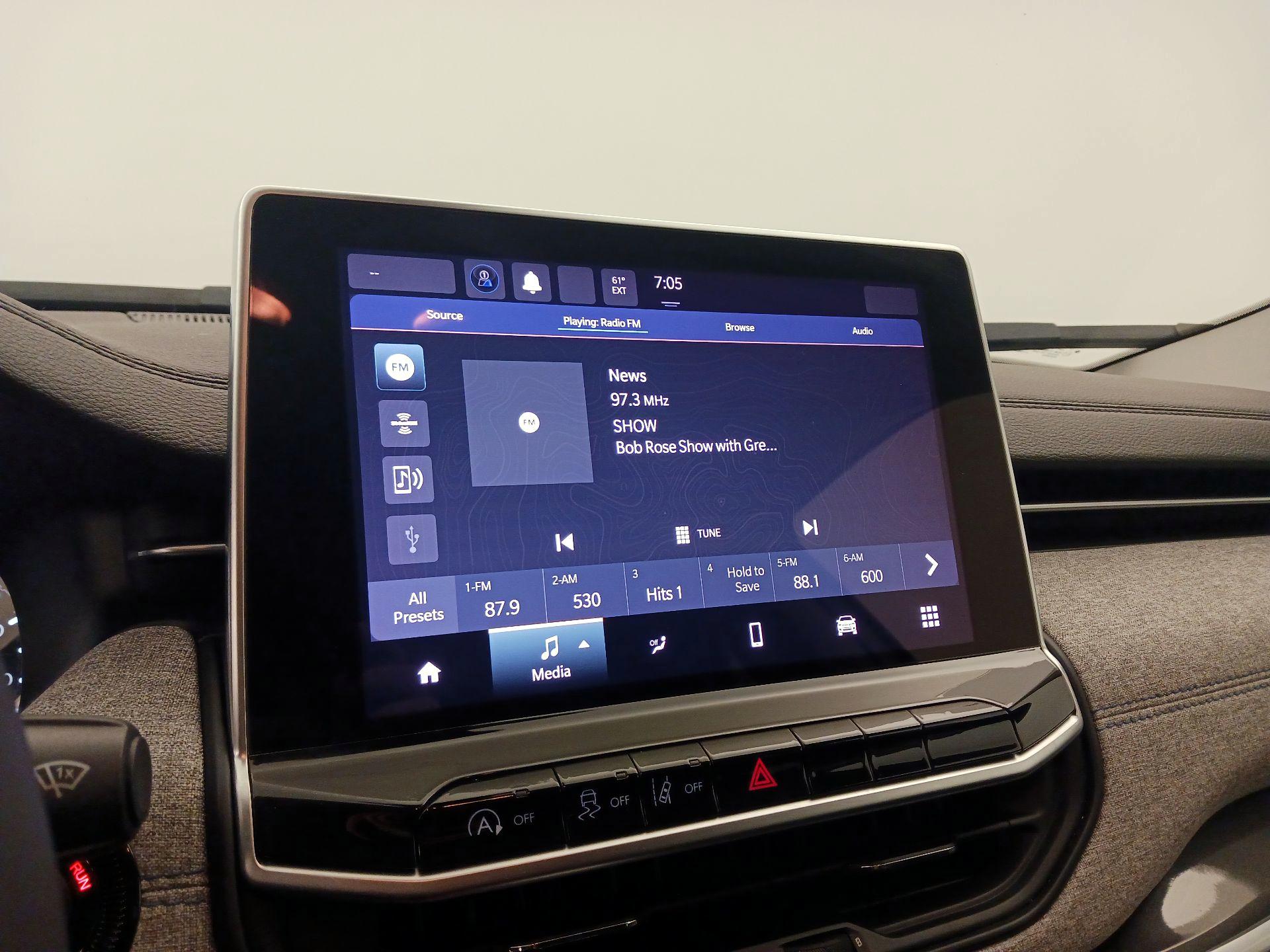 Thumbnail: 2022 Jeep Compass - 15