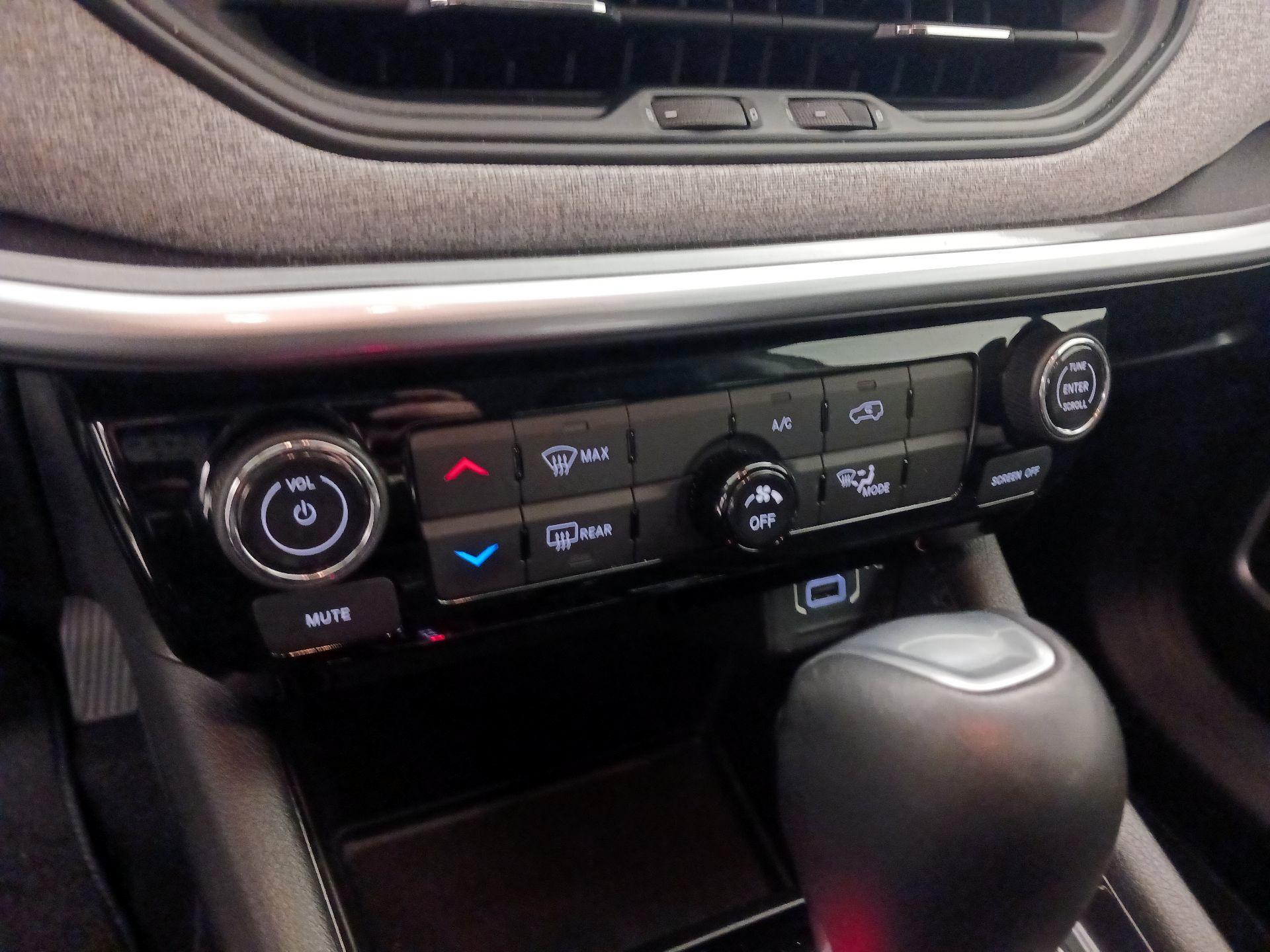 Thumbnail: 2022 Jeep Compass - 16