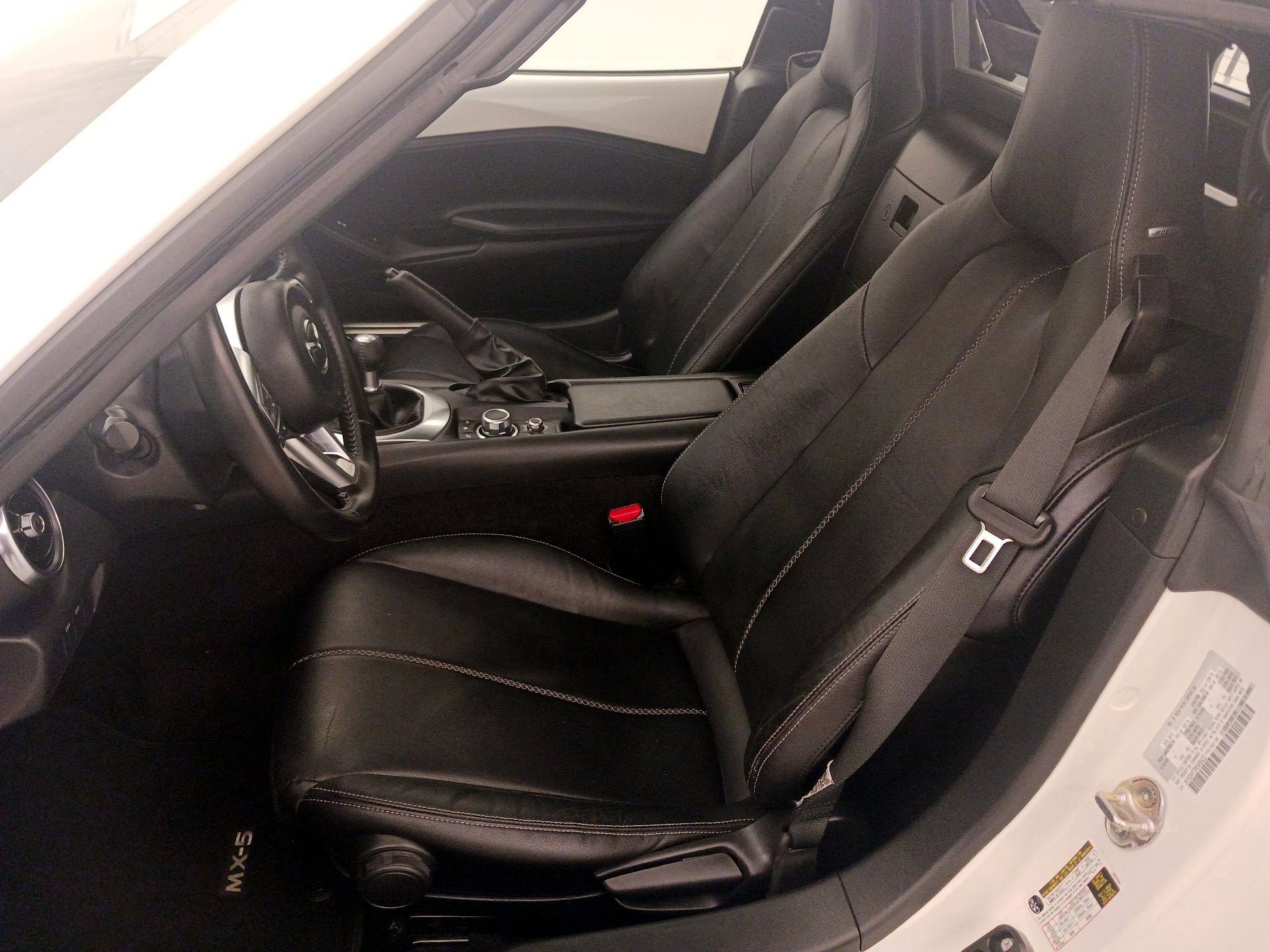 Thumbnail: 2021 Mazda MX-5 Miata - 11