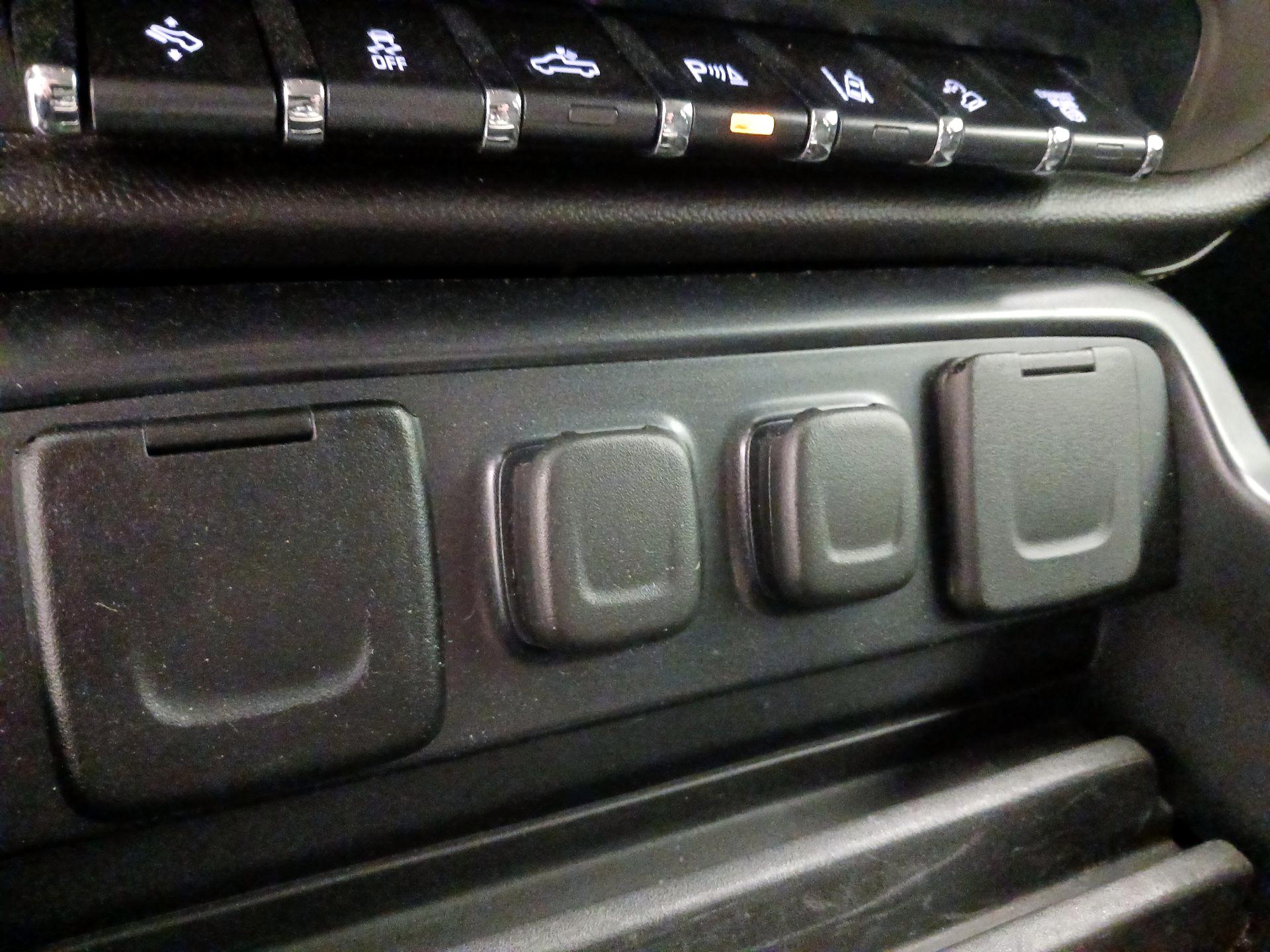 Thumbnail: 2015 GMC Sierra 2500 - 19