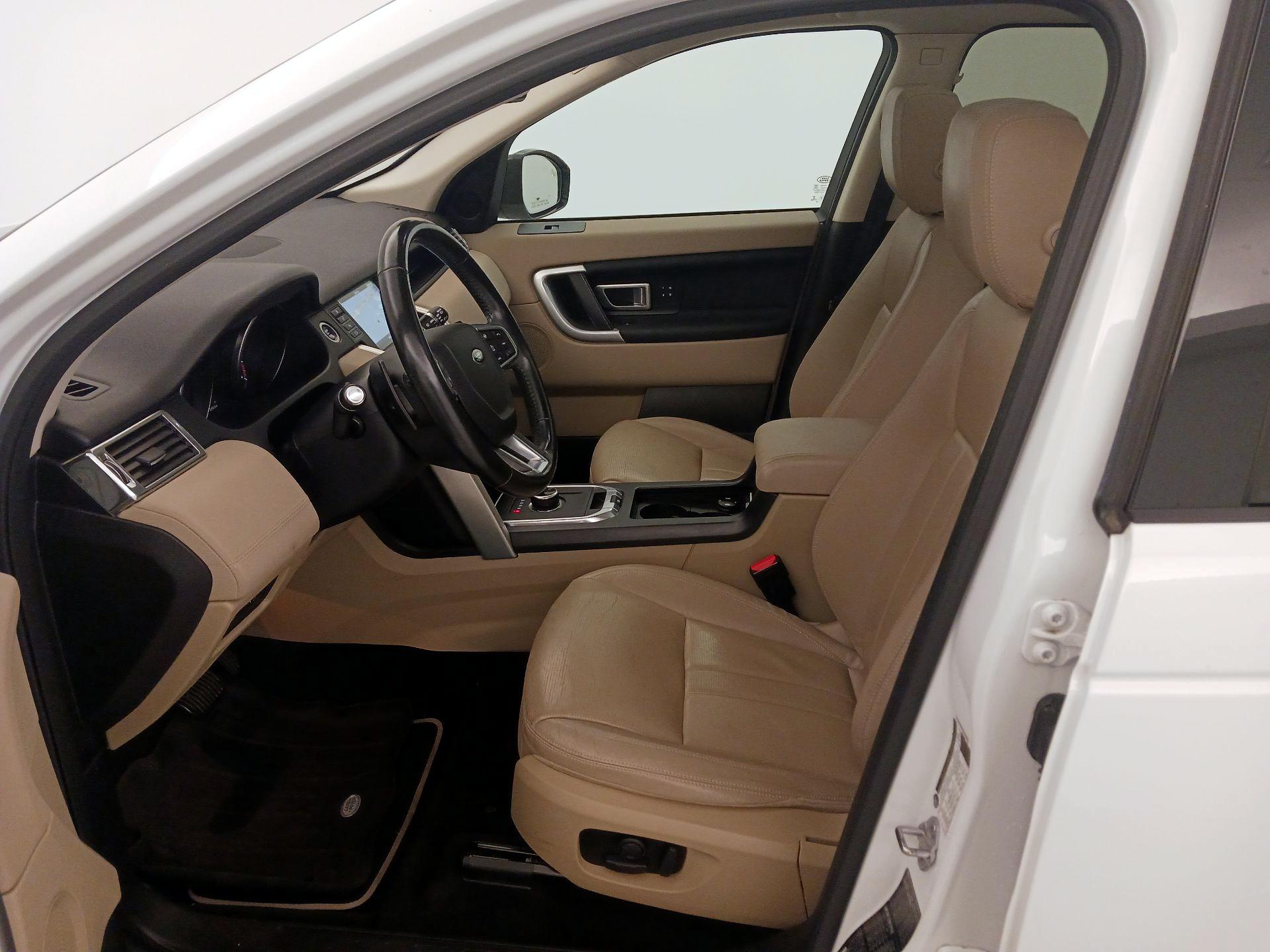 Thumbnail: 2018 Land Rover Discovery Sport - 11