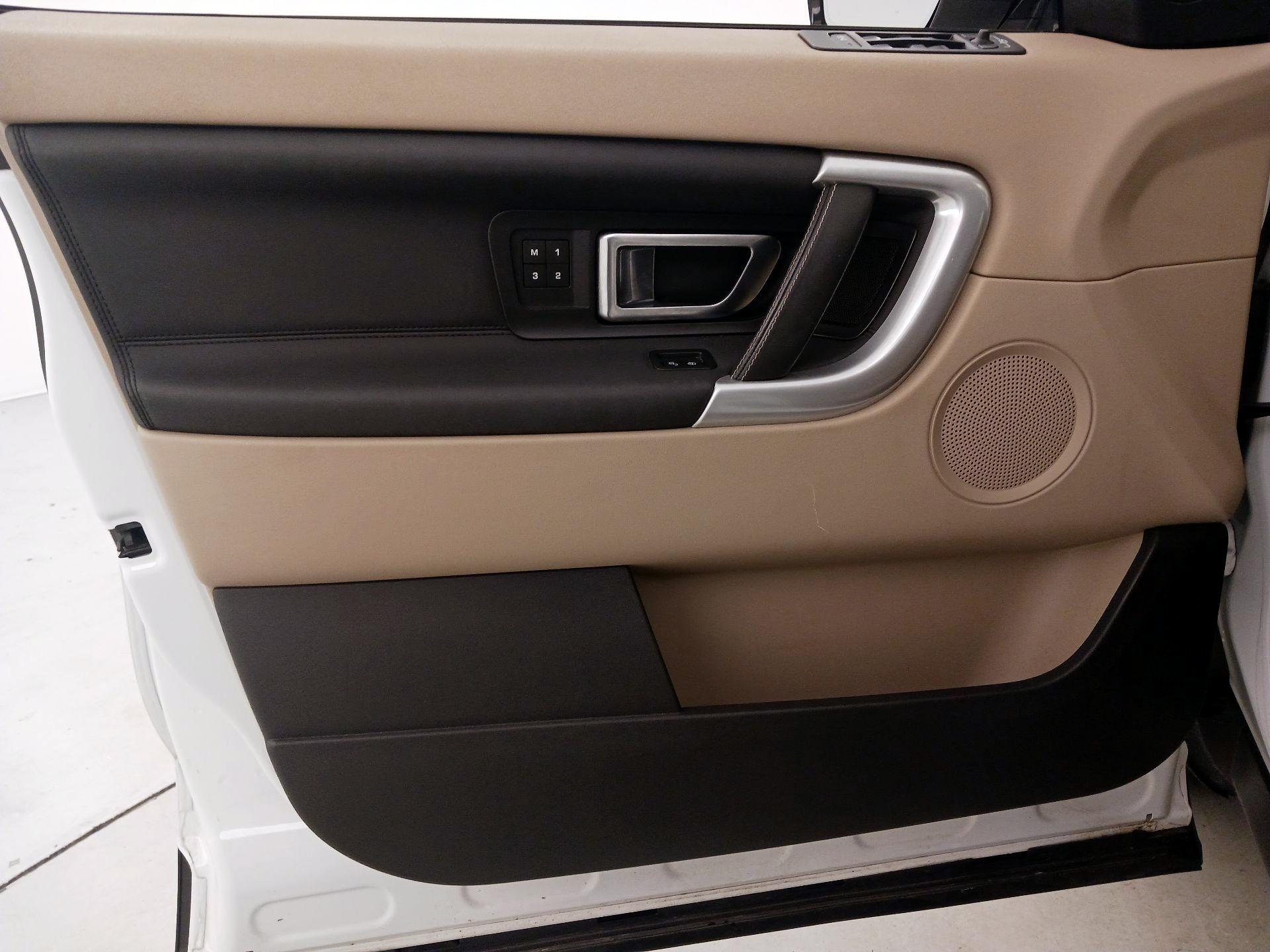 Thumbnail: 2018 Land Rover Discovery Sport - 12