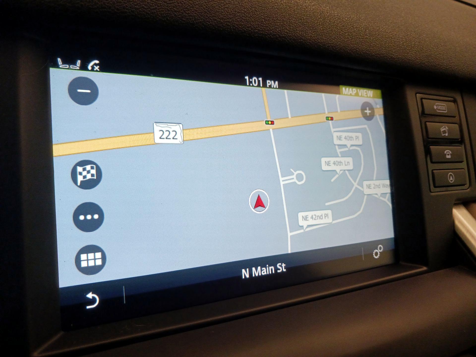 Thumbnail: 2018 Land Rover Discovery Sport - 14