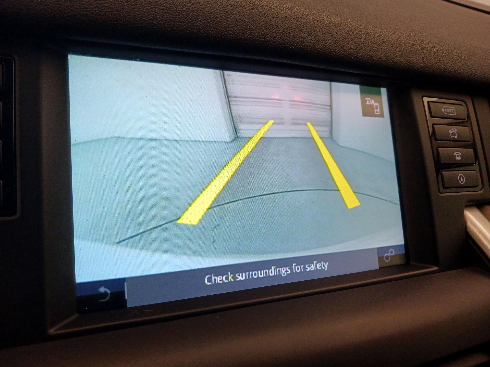 Thumbnail: 2018 Land Rover Discovery Sport - 15