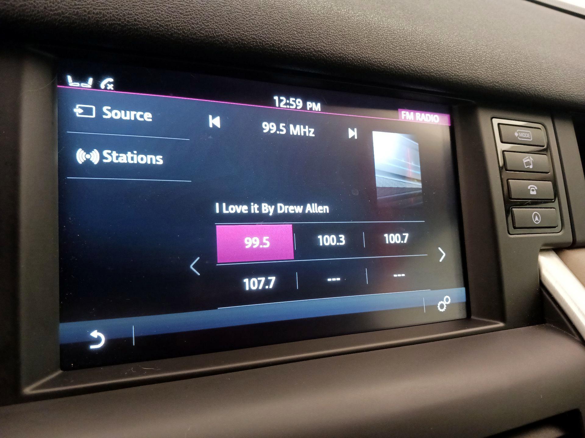 Thumbnail: 2018 Land Rover Discovery Sport - 16