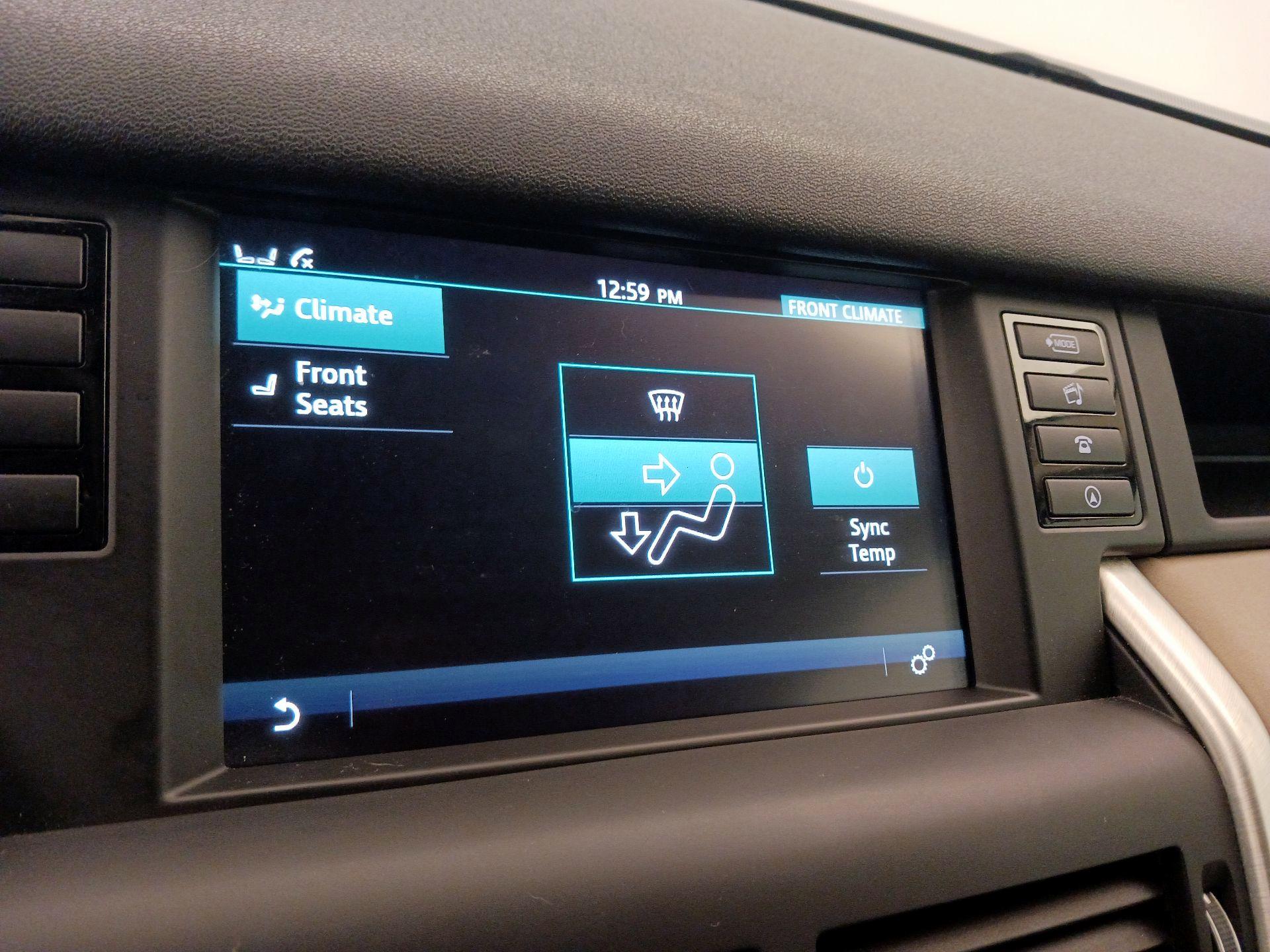 Thumbnail: 2018 Land Rover Discovery Sport - 17