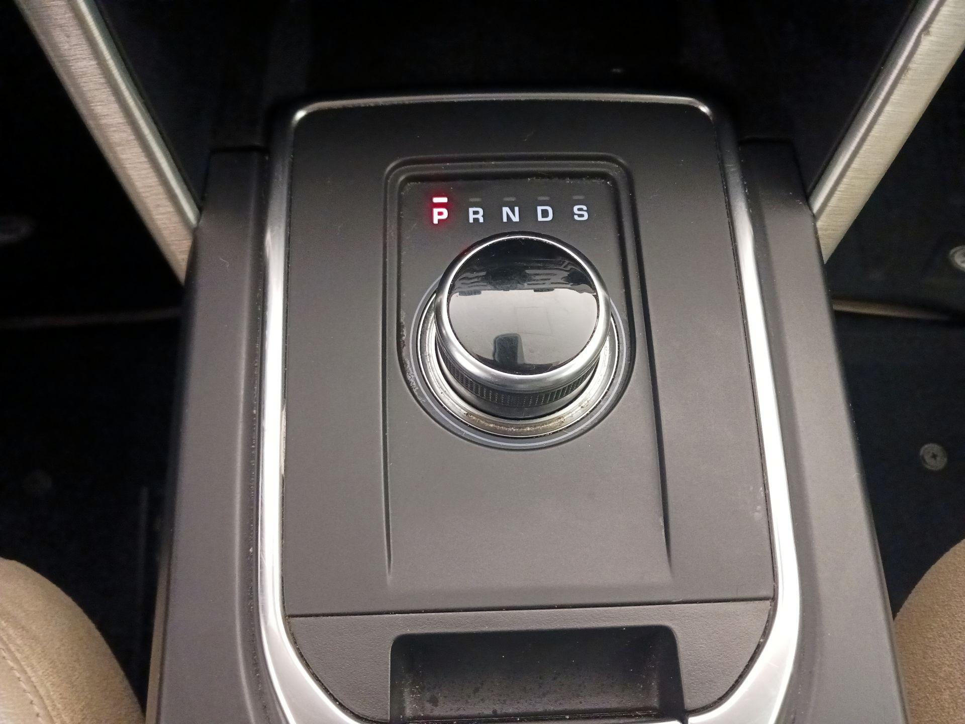 Thumbnail: 2018 Land Rover Discovery Sport - 18