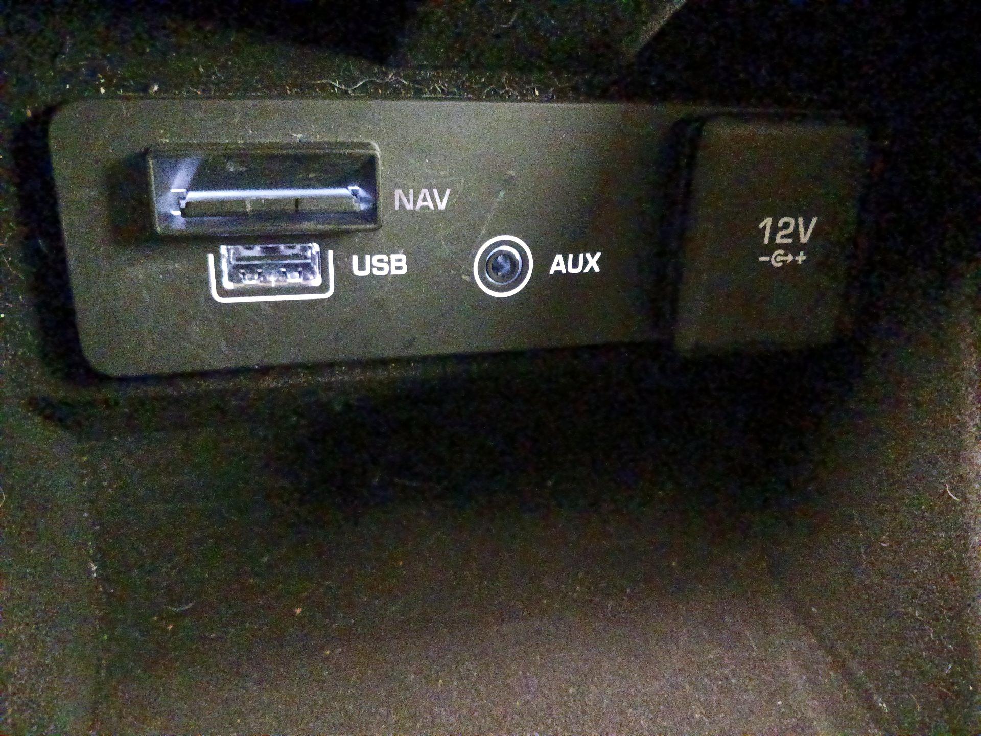 Thumbnail: 2018 Land Rover Discovery Sport - 19