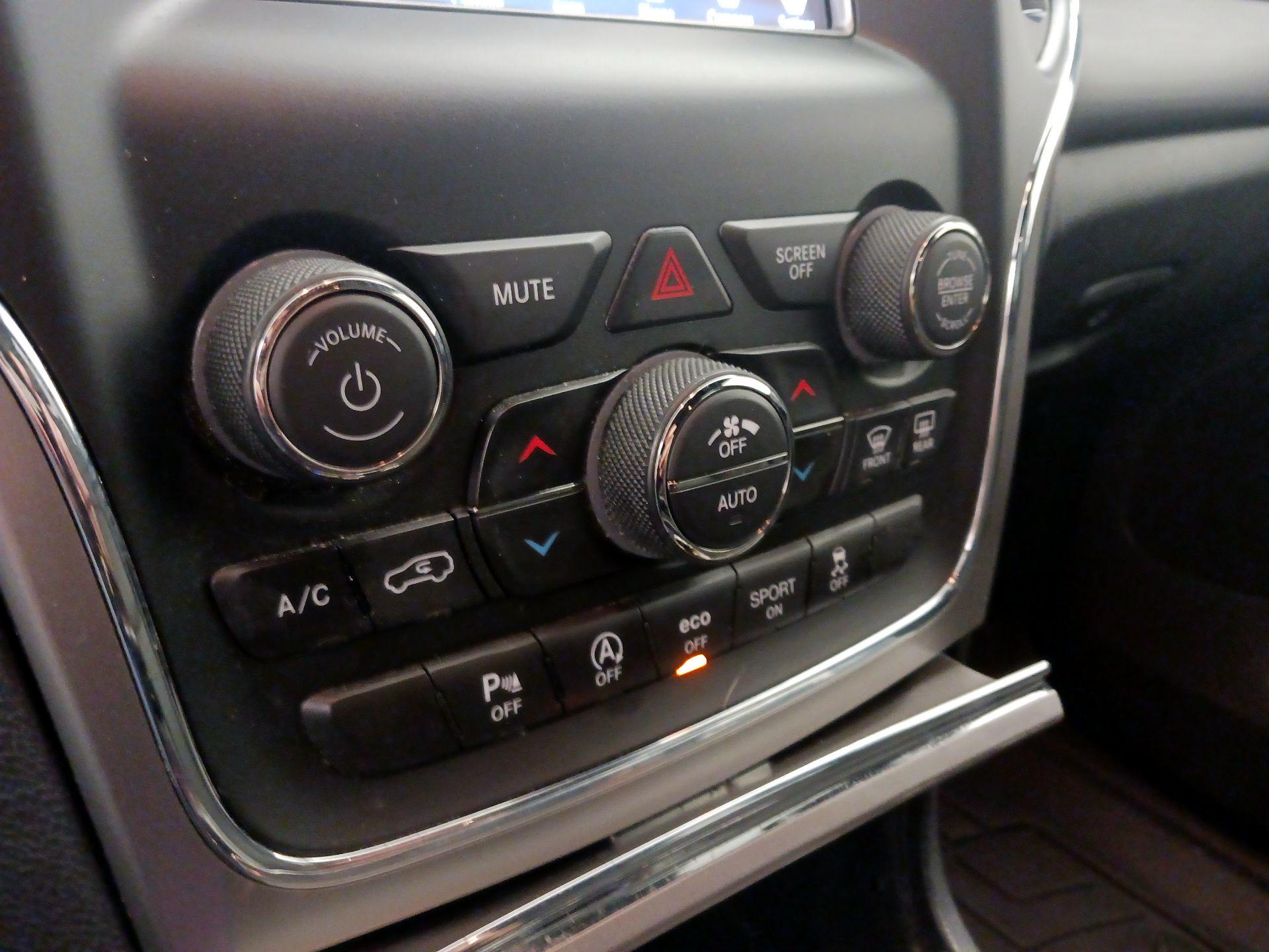 Thumbnail: 2020 Jeep Grand Cherokee - 16