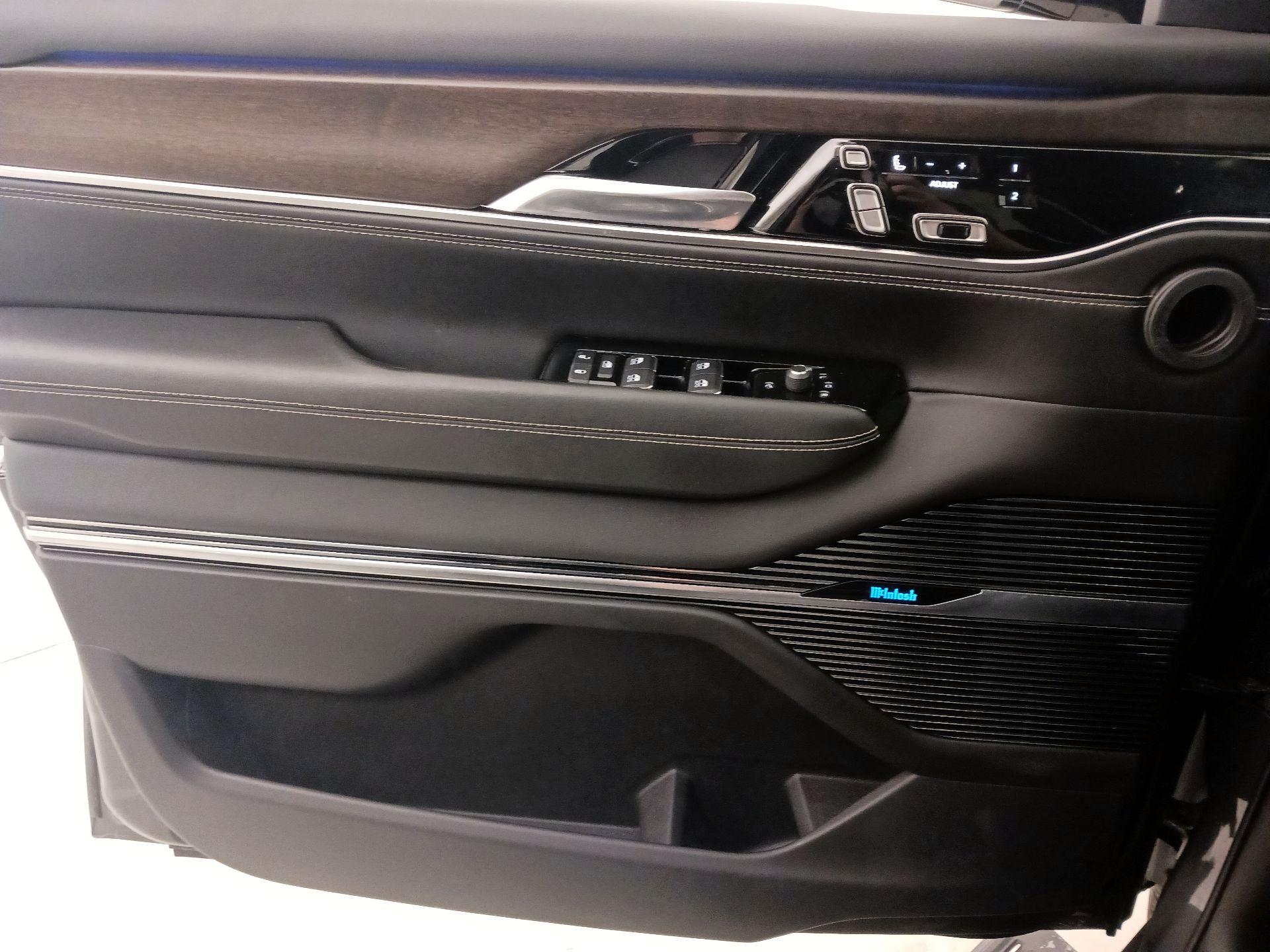 Thumbnail: 2022 Jeep Grand Wagoneer - 12