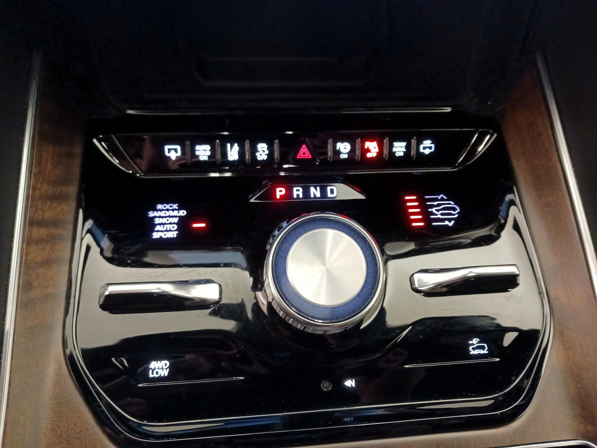 Thumbnail: 2022 Jeep Grand Wagoneer - 18