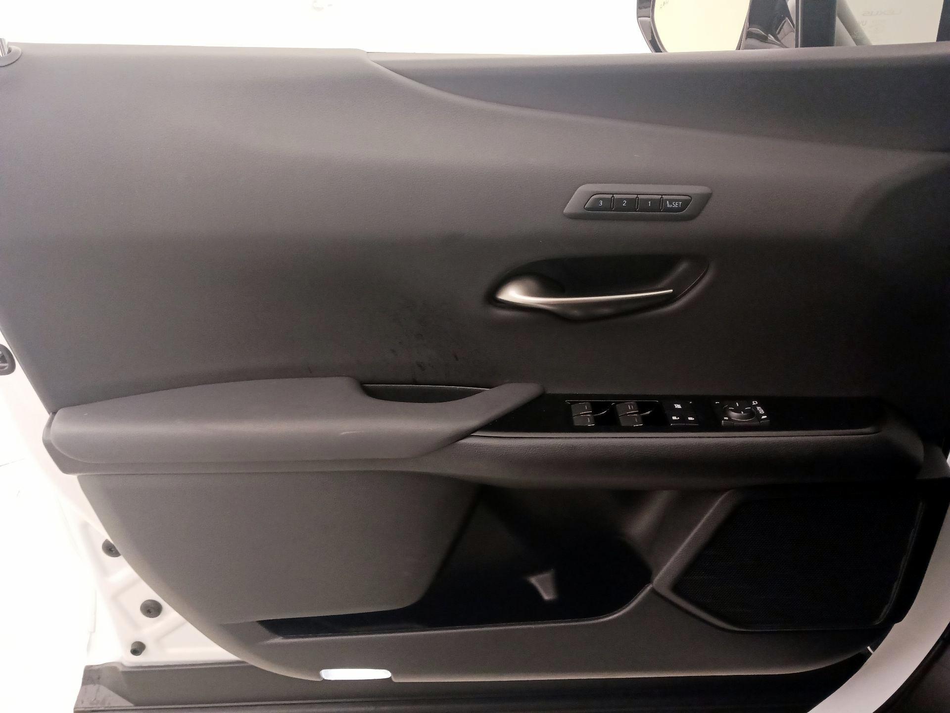 Thumbnail: 2023 Lexus UX - 12