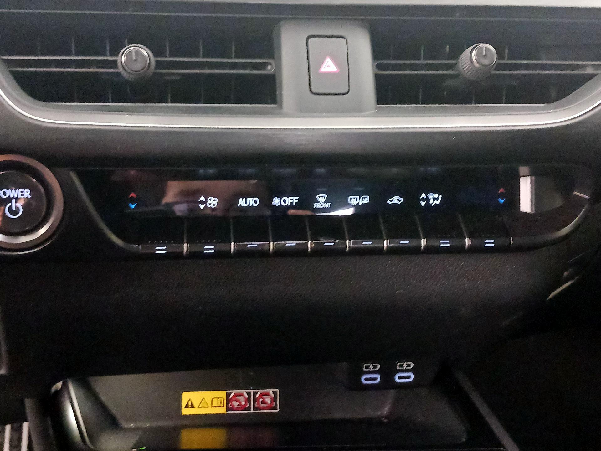 Thumbnail: 2023 Lexus UX - 17