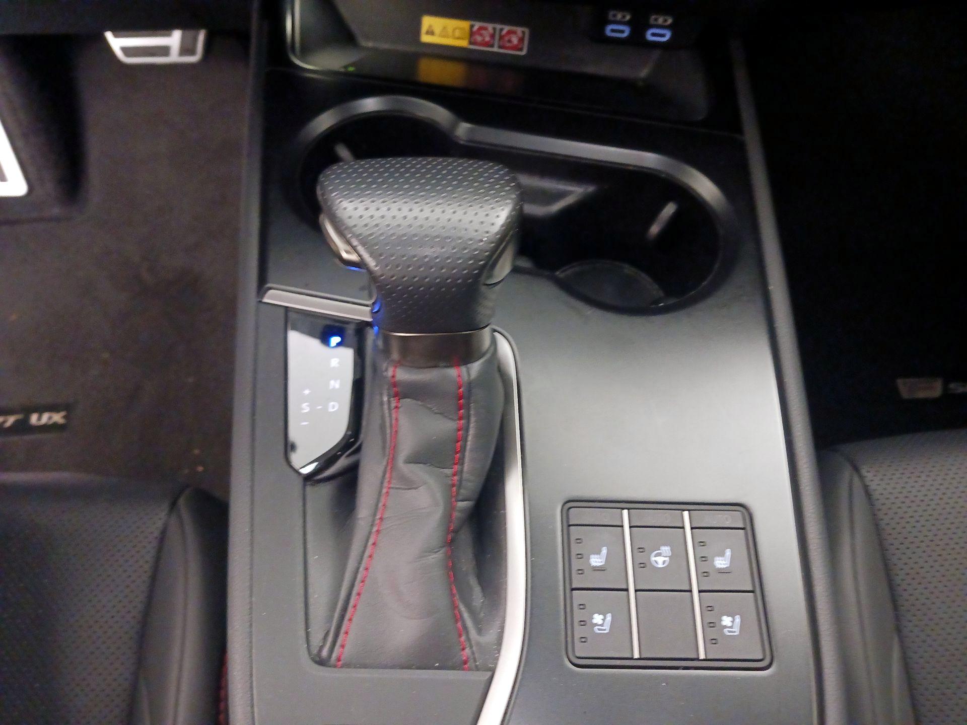 Thumbnail: 2023 Lexus UX - 18