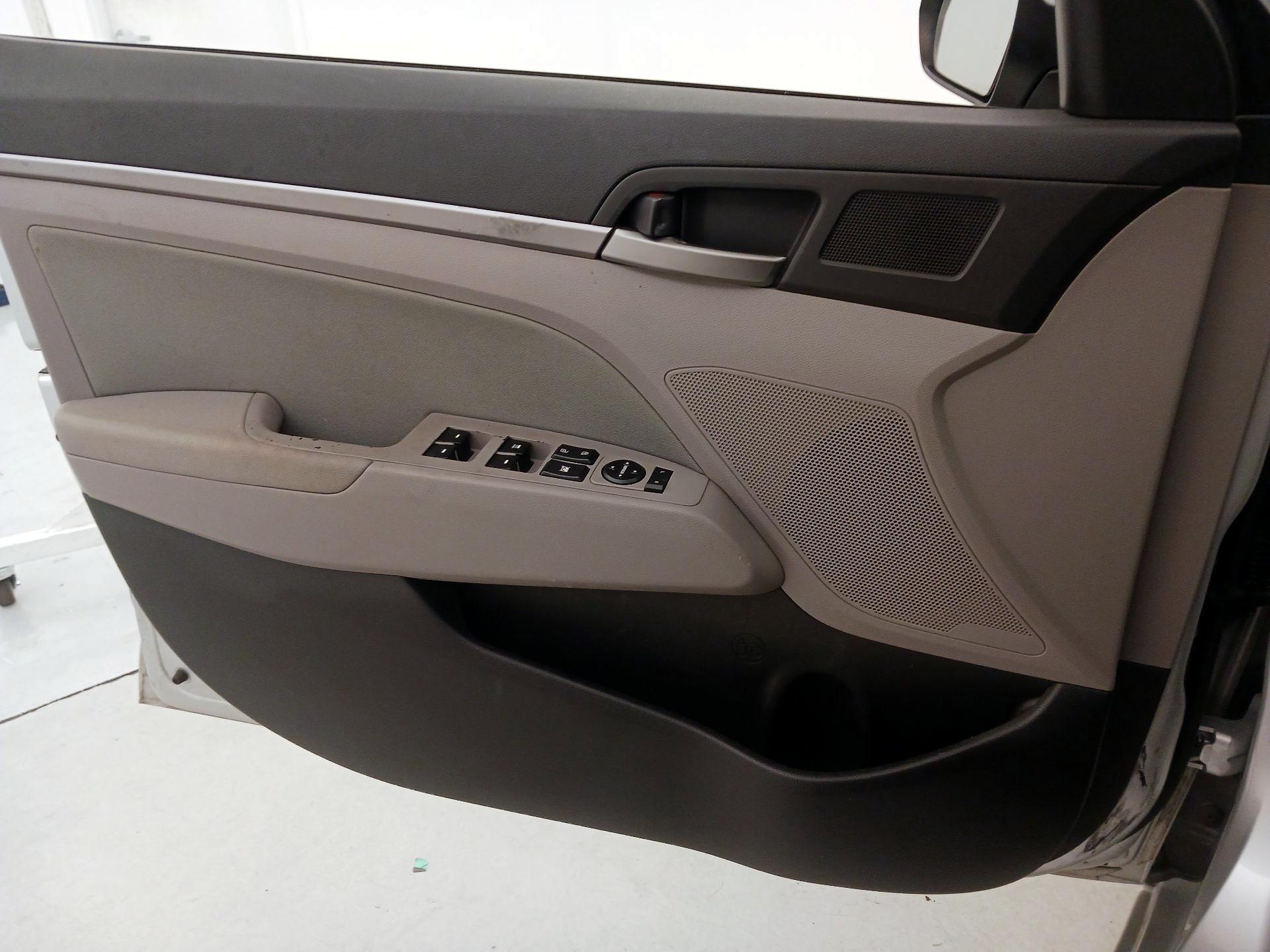 Thumbnail: 2018 Hyundai Elantra - 12