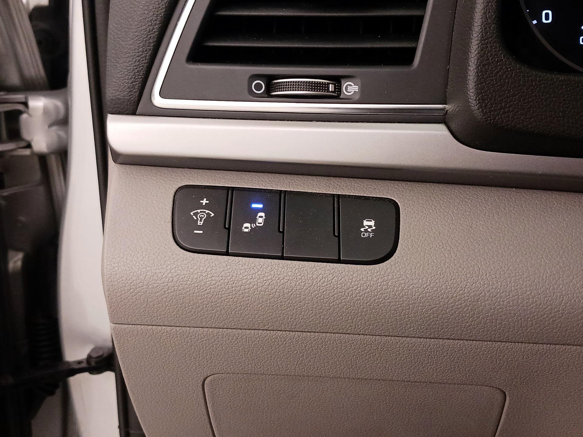 Thumbnail: 2018 Hyundai Elantra - 13