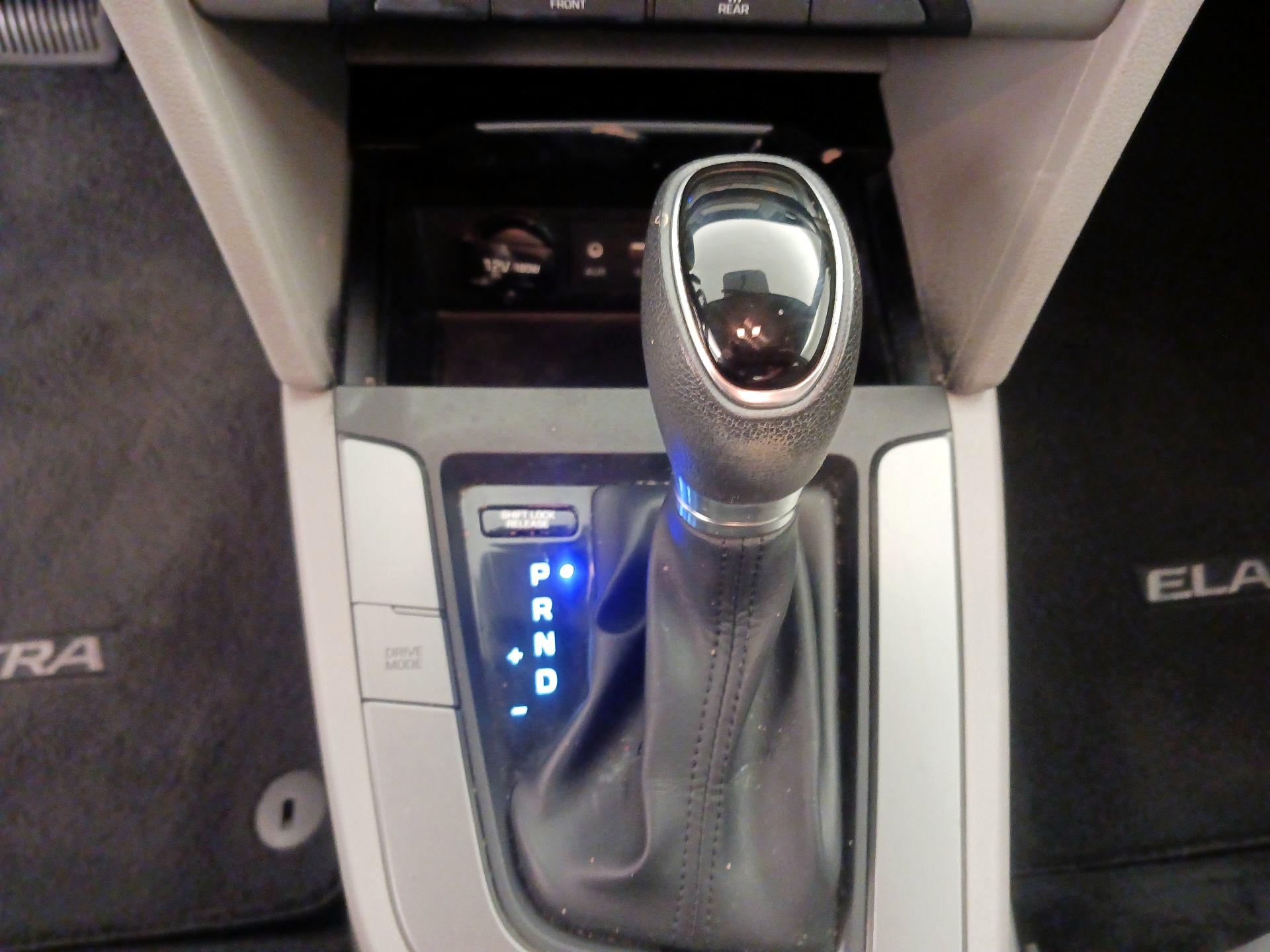 Thumbnail: 2018 Hyundai Elantra - 17