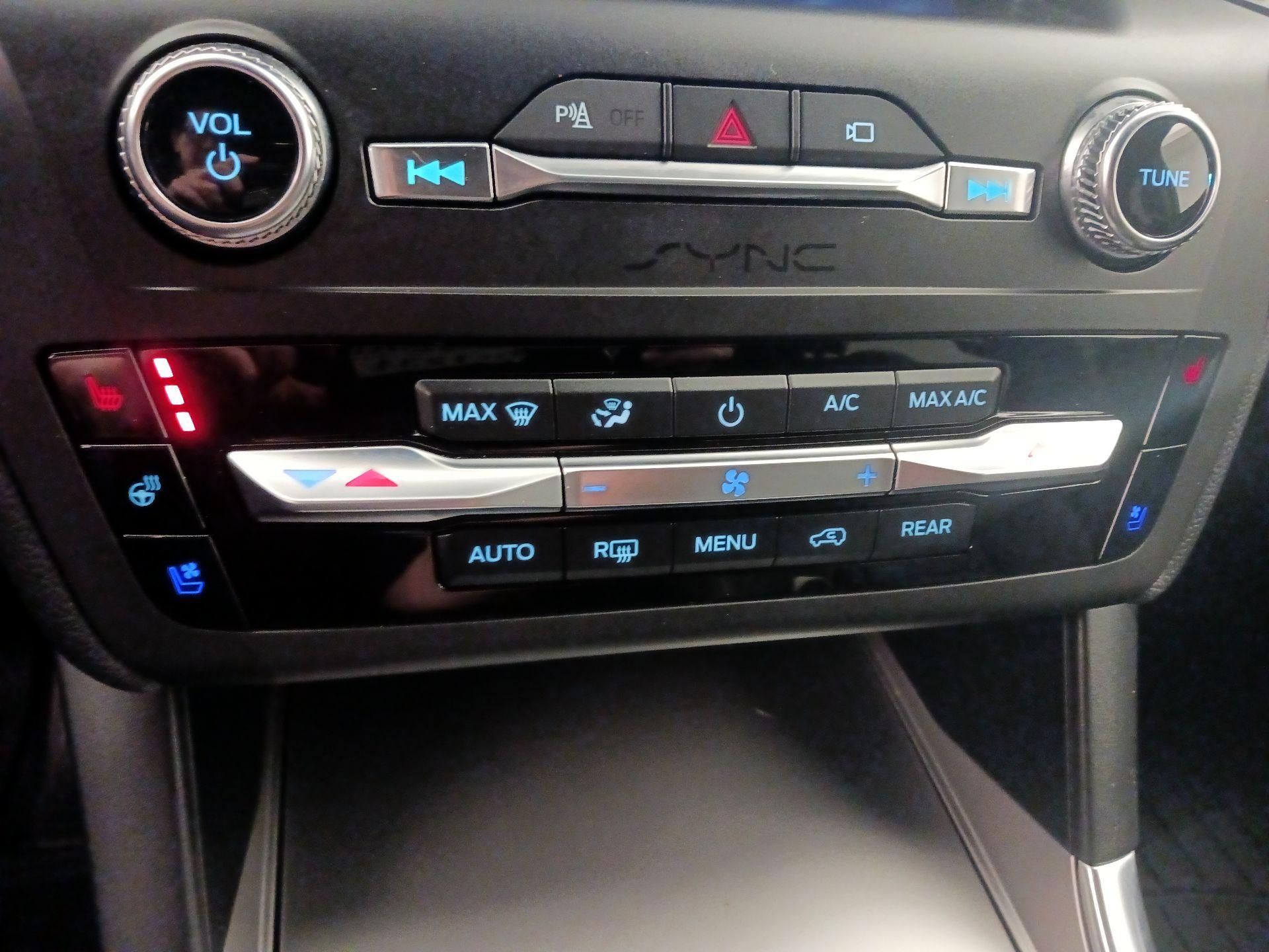 Thumbnail: 2020 Ford Explorer - 17