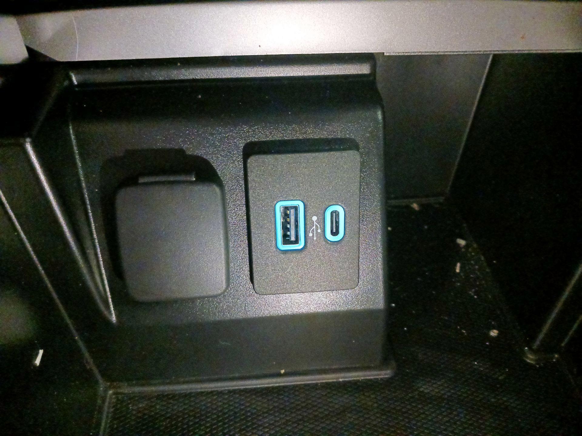 Thumbnail: 2020 Ford Explorer - 19