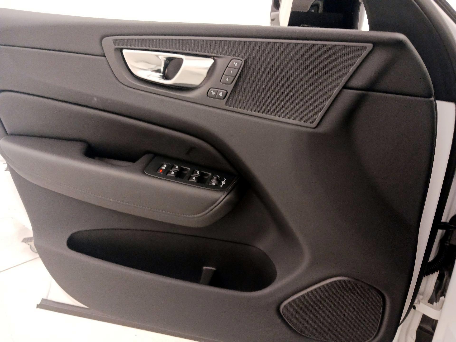 Thumbnail: 2024 Volvo XC60 - 12