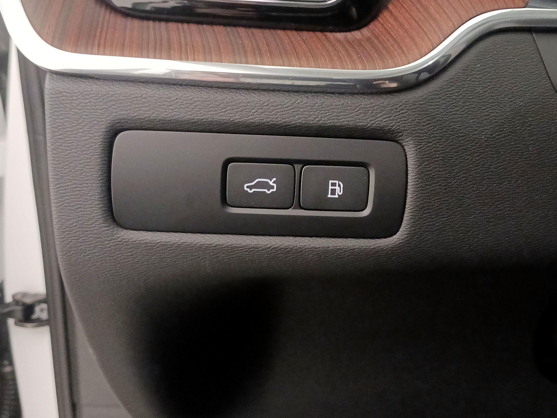 Thumbnail: 2024 Volvo XC60 - 13