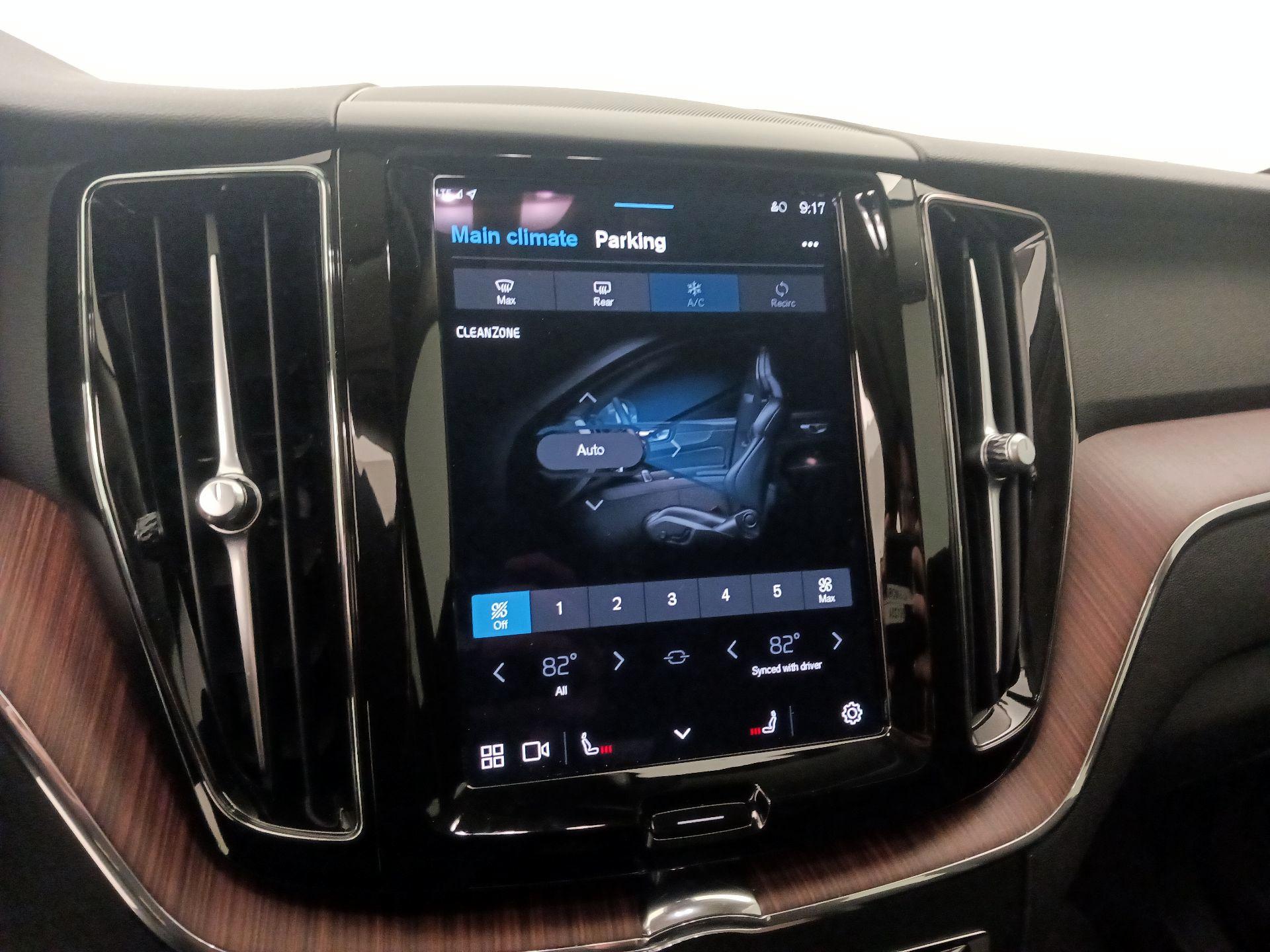 Thumbnail: 2024 Volvo XC60 - 17